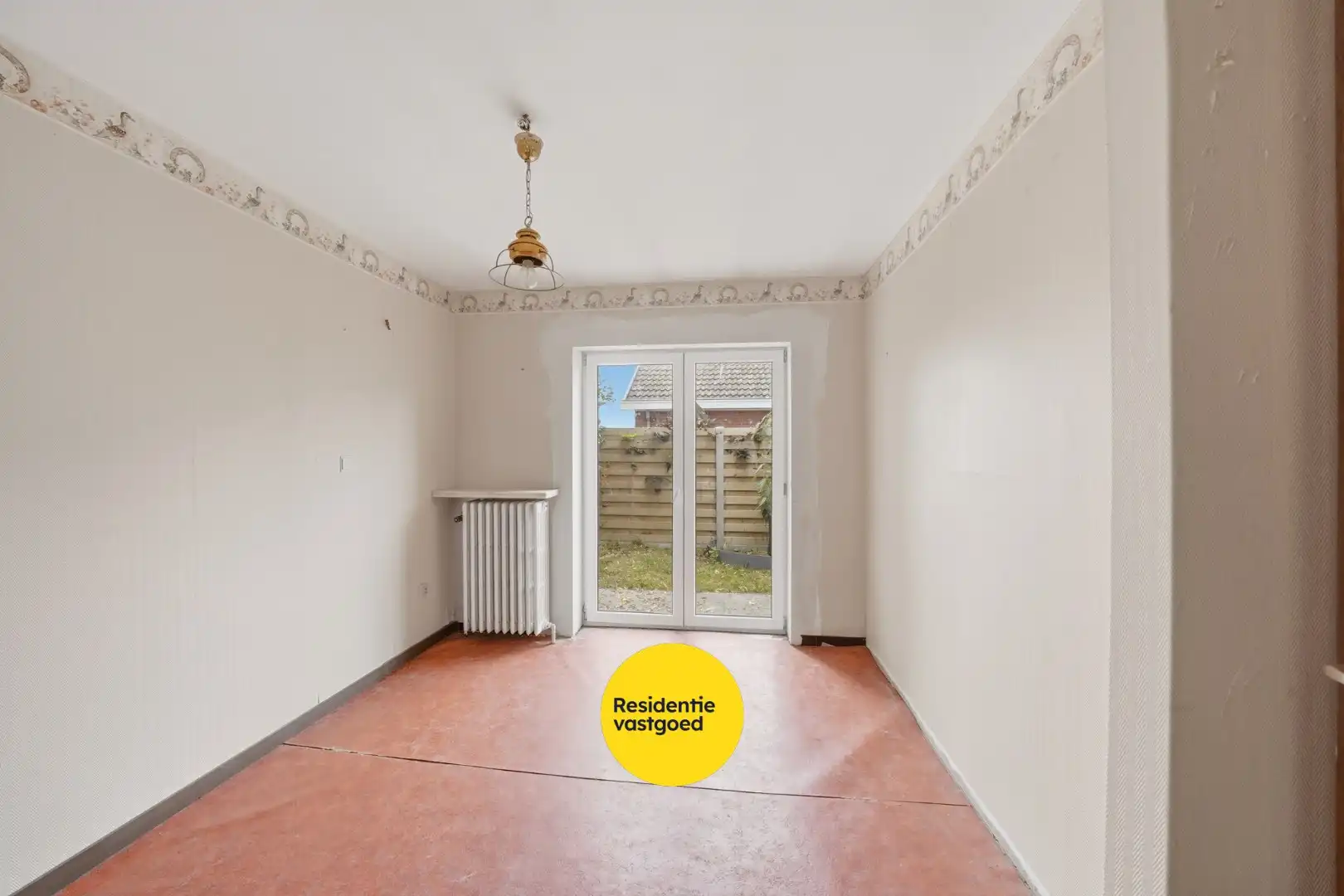 Vrijstaande bungalow met veel potentieel langs het water in hartje Oudenburg foto 15