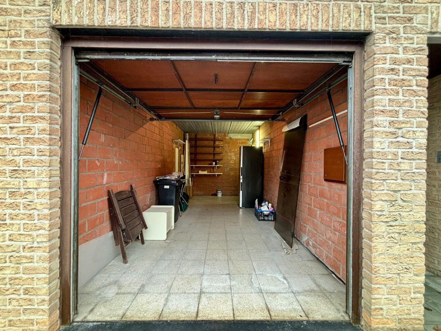 Ruim duplex appartement met garage en tuin. foto 3