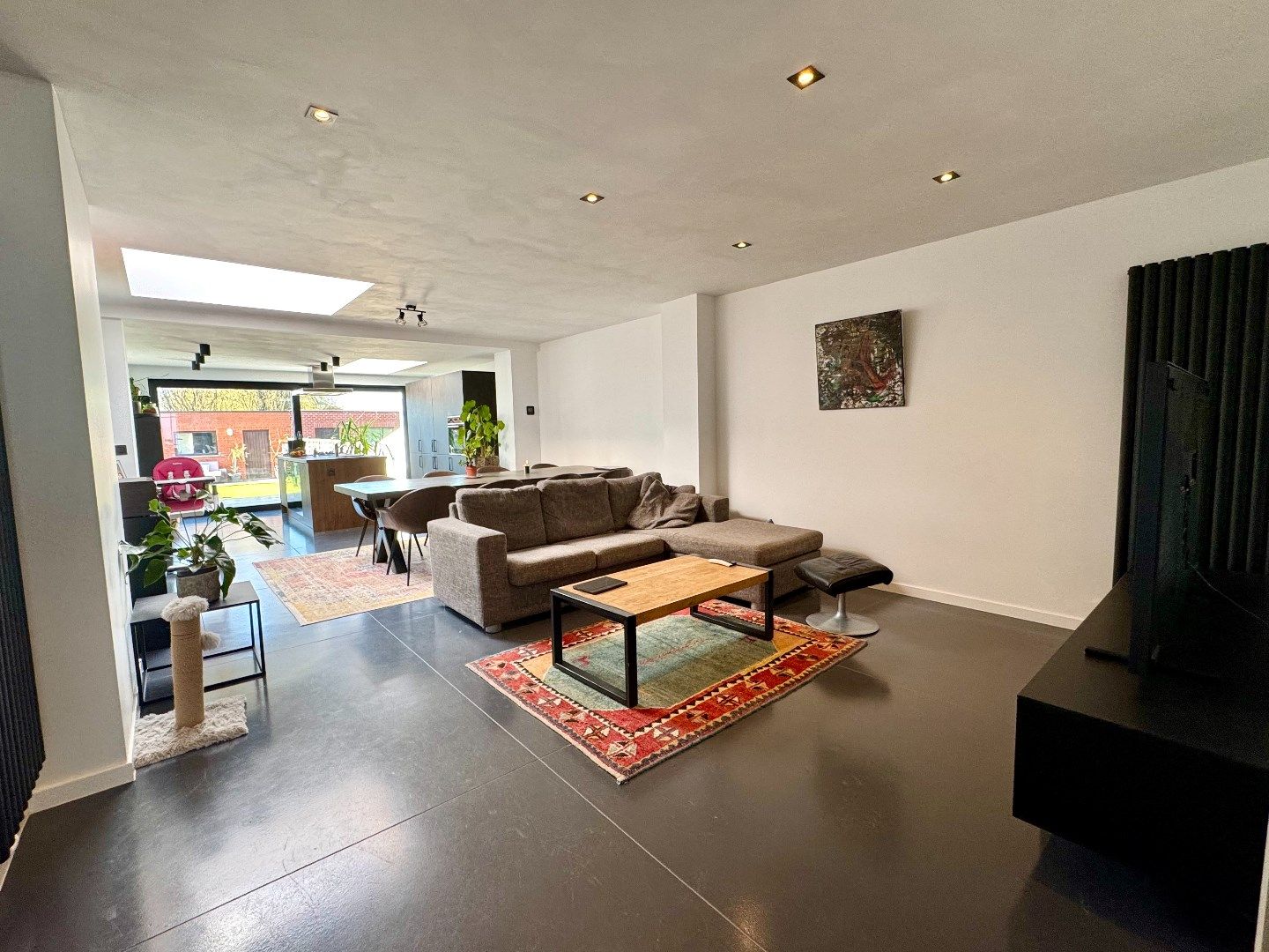 GERENOVEERDE WONING MET 2 SLPKS, TUIN EN GARAGE foto 9