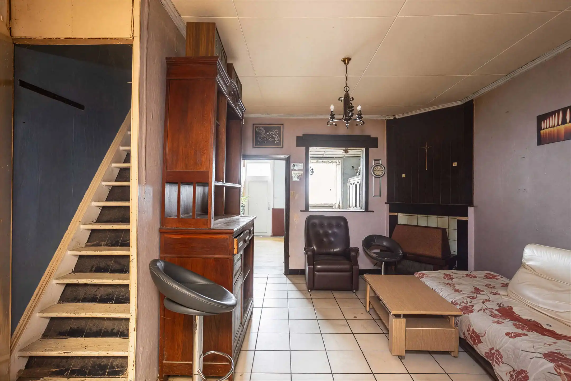 Interessante, te renoveren woning met tuin. foto 4