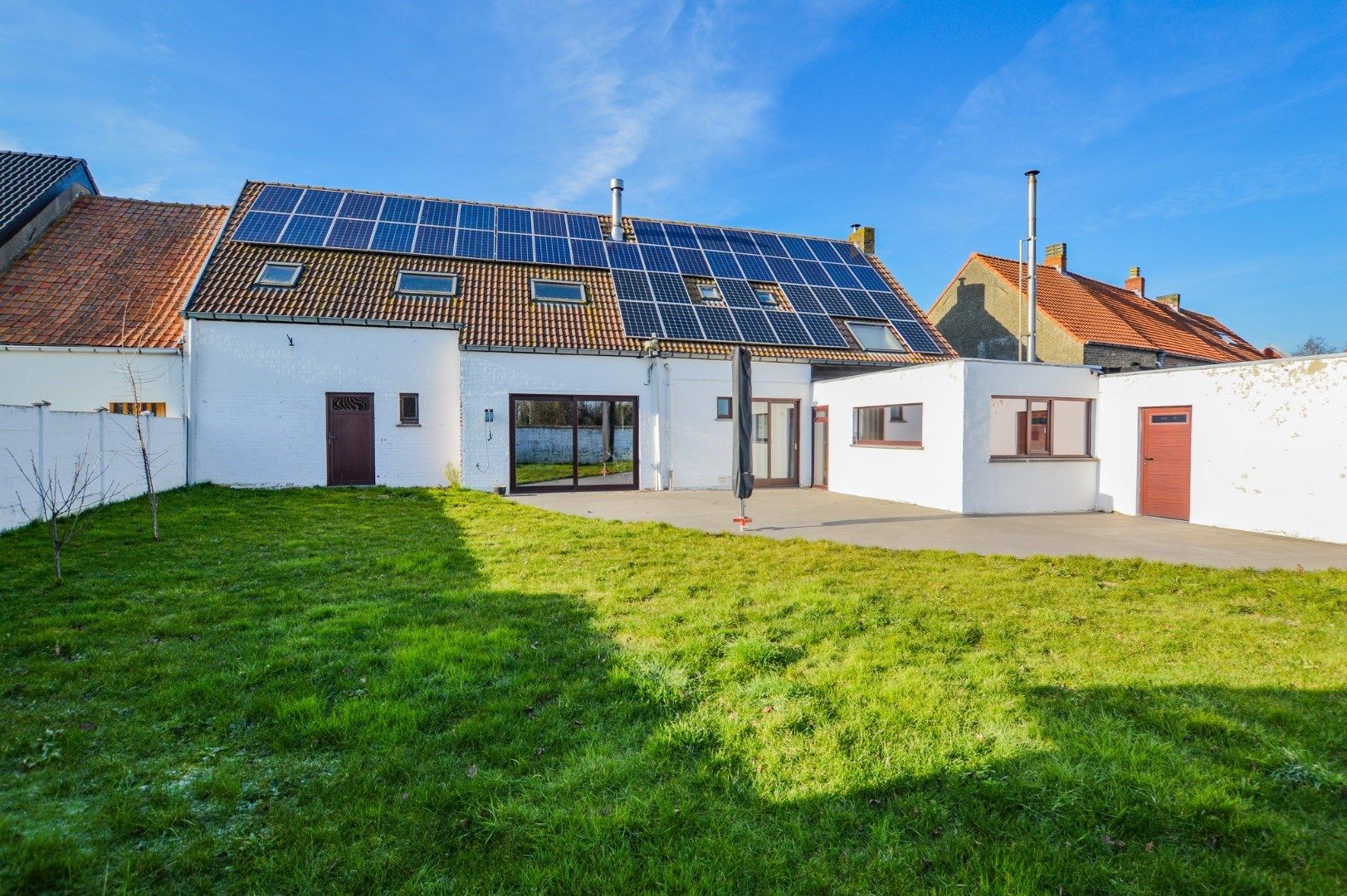 Hoofdfoto van de publicatie: Ruime halfopen bebouwing met potentieel in het hart van Stalhille!