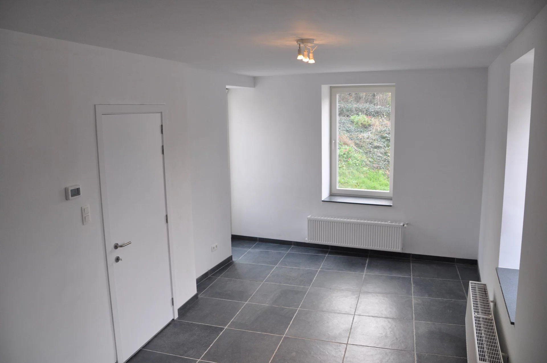 LANDELIJKE EN GEZELLIGE WONING MET 3 SLPK EN LEUKE ONDERHOUDSVRIENDELIJKE TUIN/TERRAS IN BILZEN (WALTWILDER) foto 9