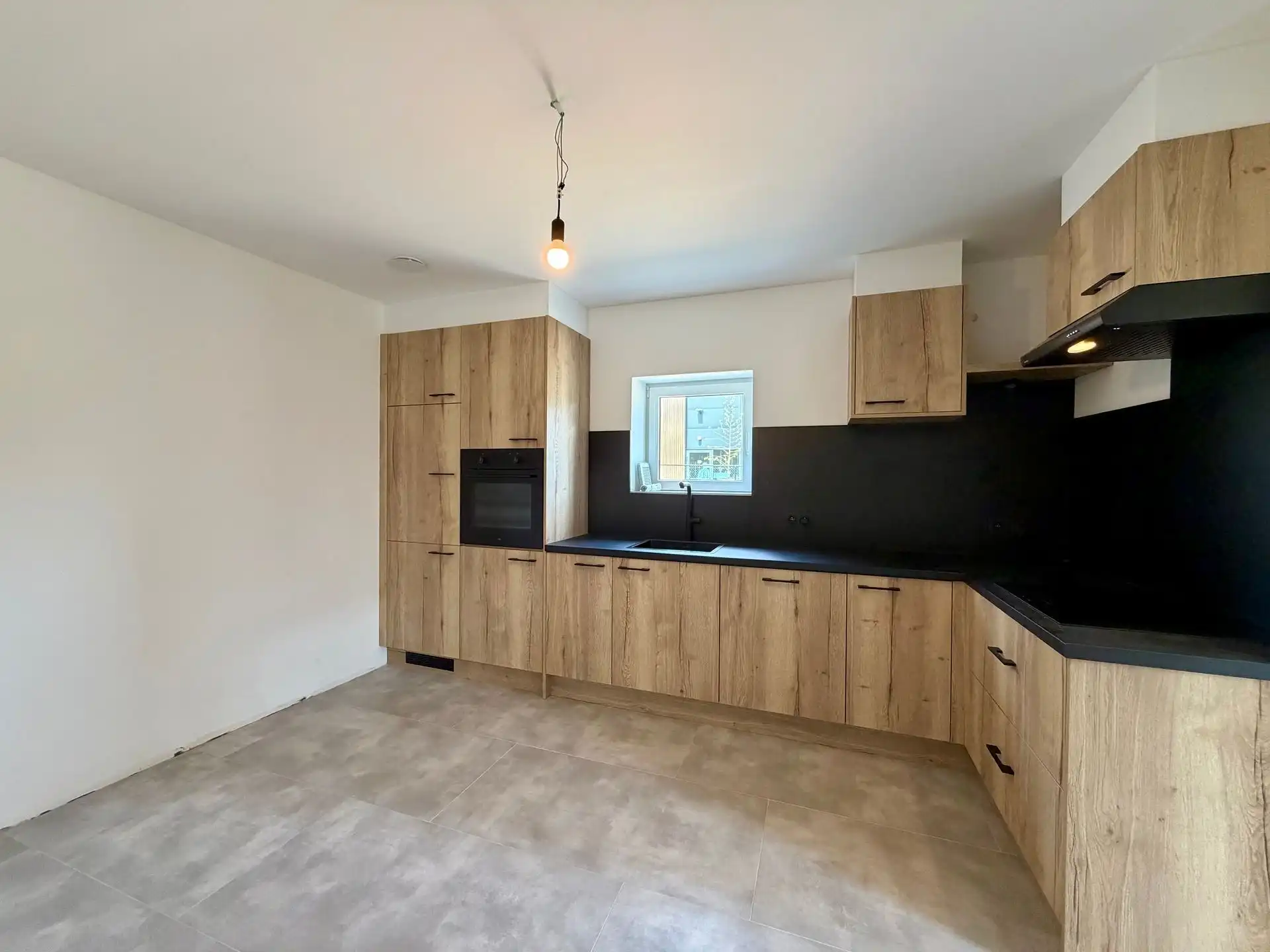 Volledig vernieuwd en instapklaar gelijkvloers appartement met 2 slaapkamers. foto 18