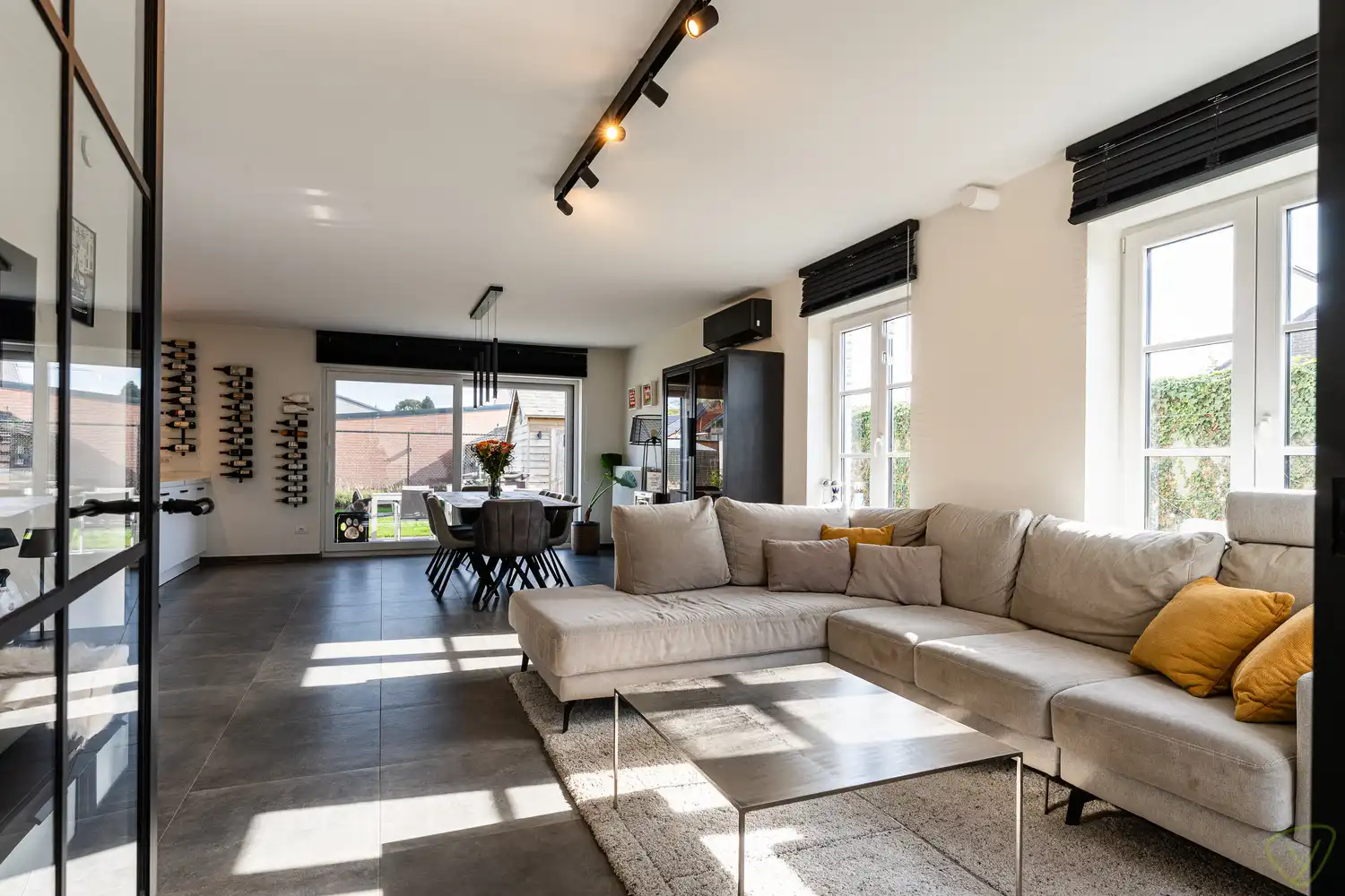 Moderne halfopen instpaklare woning met garage en tuin op aantrekkelijke locatie in Kaprijke - ideaal voor comfortabel wonen! foto 3