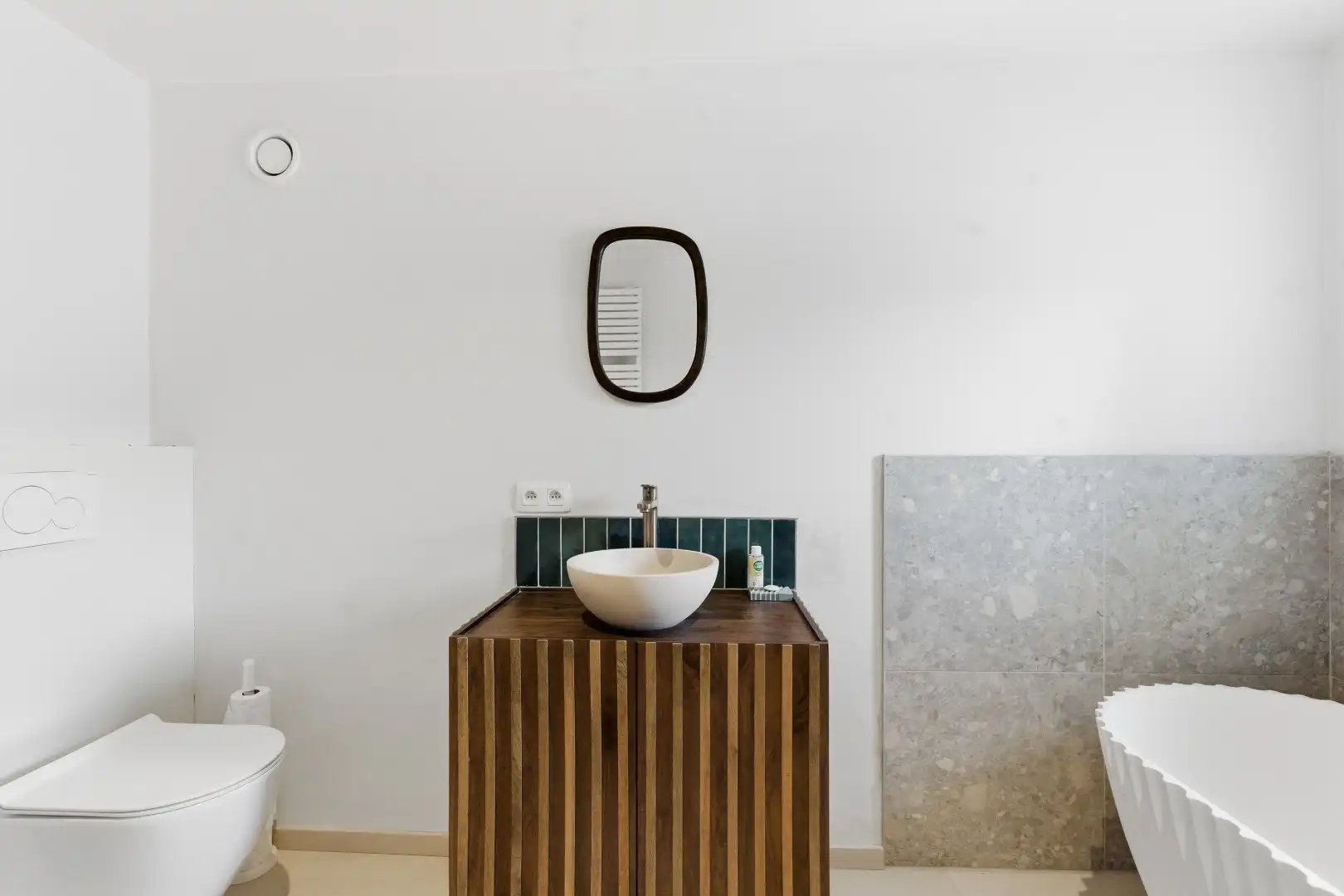 Exclusief gerenoveerde herenwoning met 4 slaapkamers, 2 badkamers en een adembenemende stadstuin. foto 34