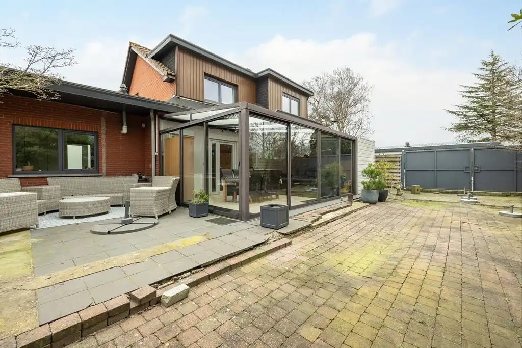 Woning met grote tuin op centrale locatie foto 8