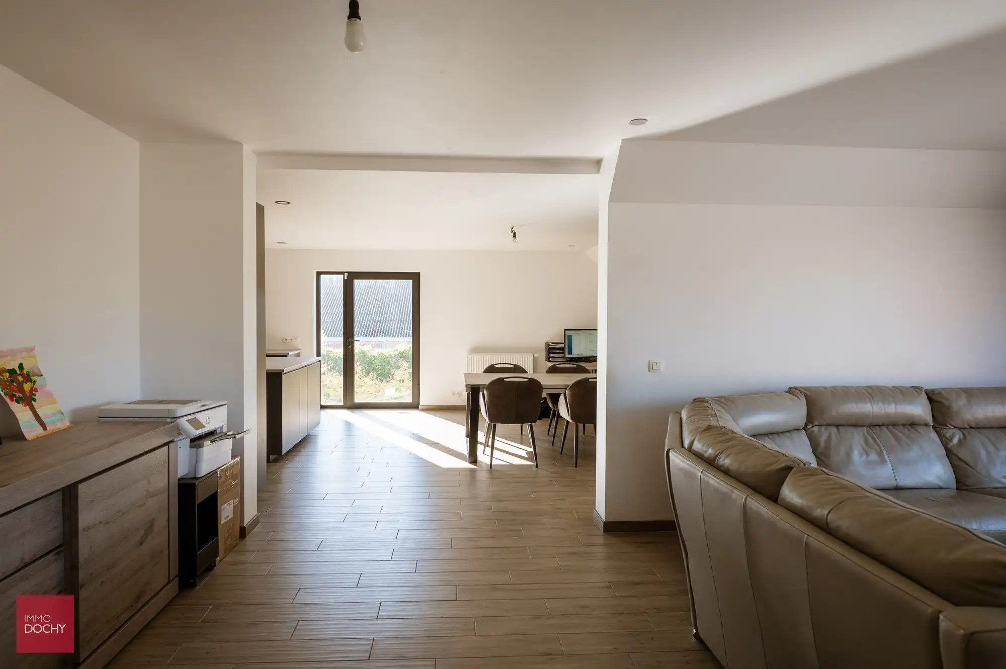 Commercieel gelegen vernieuwde villa met burelen, magazijn en woonst | Gauwelstraat foto 7