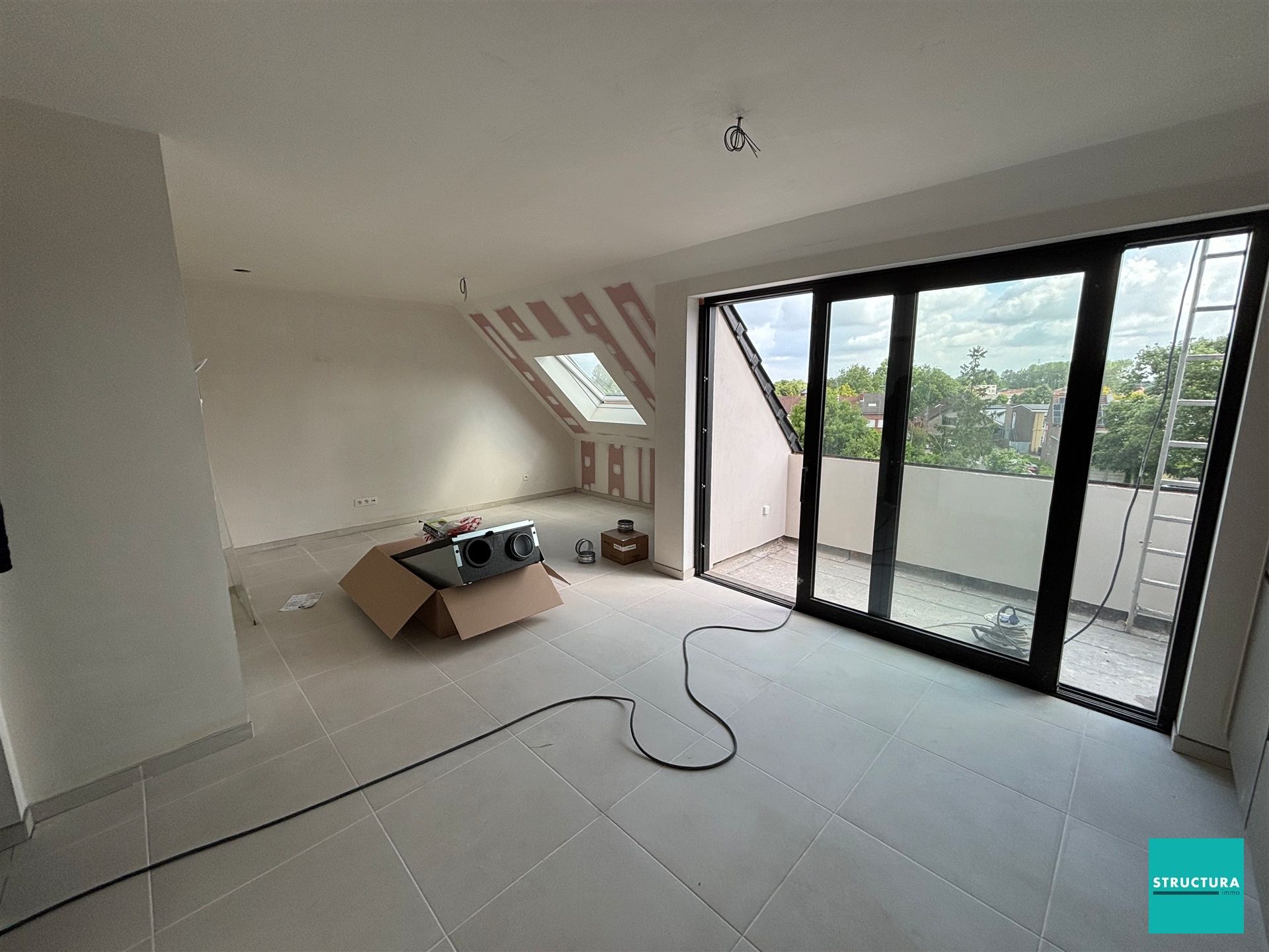 Appartement met 2 slaapkamers en 2 staanplaatsen in centrum Merchtem foto 4
