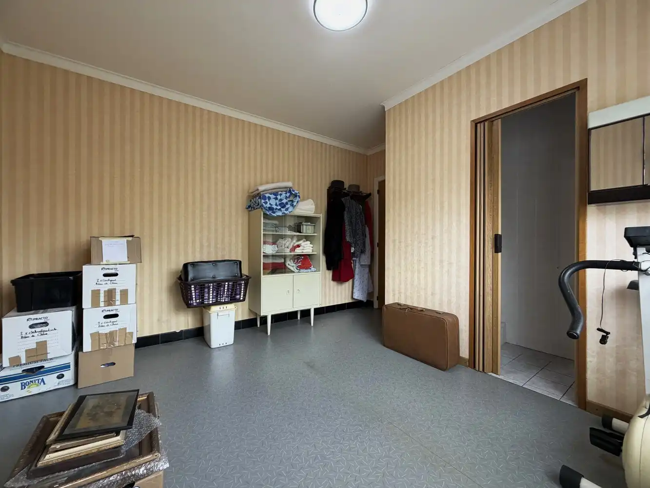 Op te frissen alleenstaande woning met riante tuin foto 11