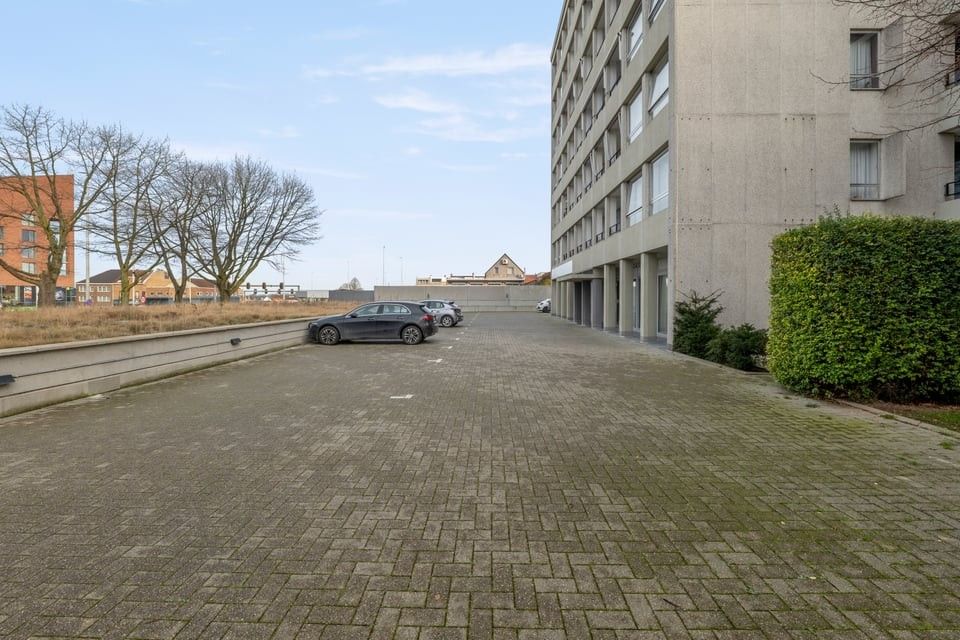 RUIME KANTOORRUIMTE VLAKBIJ HET CENTRUM VAN SINT-TRUIDEN foto 3