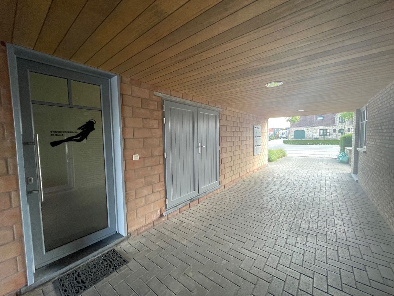 Ongemeubeld gelijkvloersappartement met twee slaapkamers, een terras en een staanplaats. foto 14