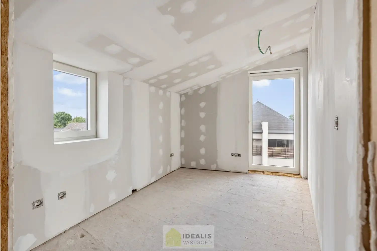 IDEALIS VASTGOED - PRACHTIGE CASCO+ PENTHOUSE MET EEN HEERLIJK LICHTRIJKE WOONKAMER MET OPEN KEUKEN EN AANSLUITEND ZEER RUIM TERRAS, 2 SLAAPKAMERS, BADKAMER, BERGPLAATS EN KELDERBERGING OP EEN GEGEERDE LOCATIE IN HET CENTRUM VAN PEER! Een aangename penthouse met een netto bewoonbare oppervlakte van +-102m² met veel lichtinval en grote glaspartijen en een ruim terras van maar liefst +- 22m², met apart kelderberging en fietsenstalling op een gegeerde locatie! Deze casco+ penthouse biedt op de 2de  verdieping een heerlijk ruime woonkamer met open keuken, een ruime inkom, een toilet, een bergplaats en toegang tot het ruim terras. Op de 3de  verdieping beschikt het penthouse over 2 slaapkamers en een badkamer. Een penthouse met vele troeven dus, nl. casco+ en nog volledig naar eigen smaak af te werken, een fijne locatie, veel lichtinval en ruime glaspartijen, zeer ruime leefruimte met open keuken, 2 slaapkamers, laag energieverbruik,… foto 17