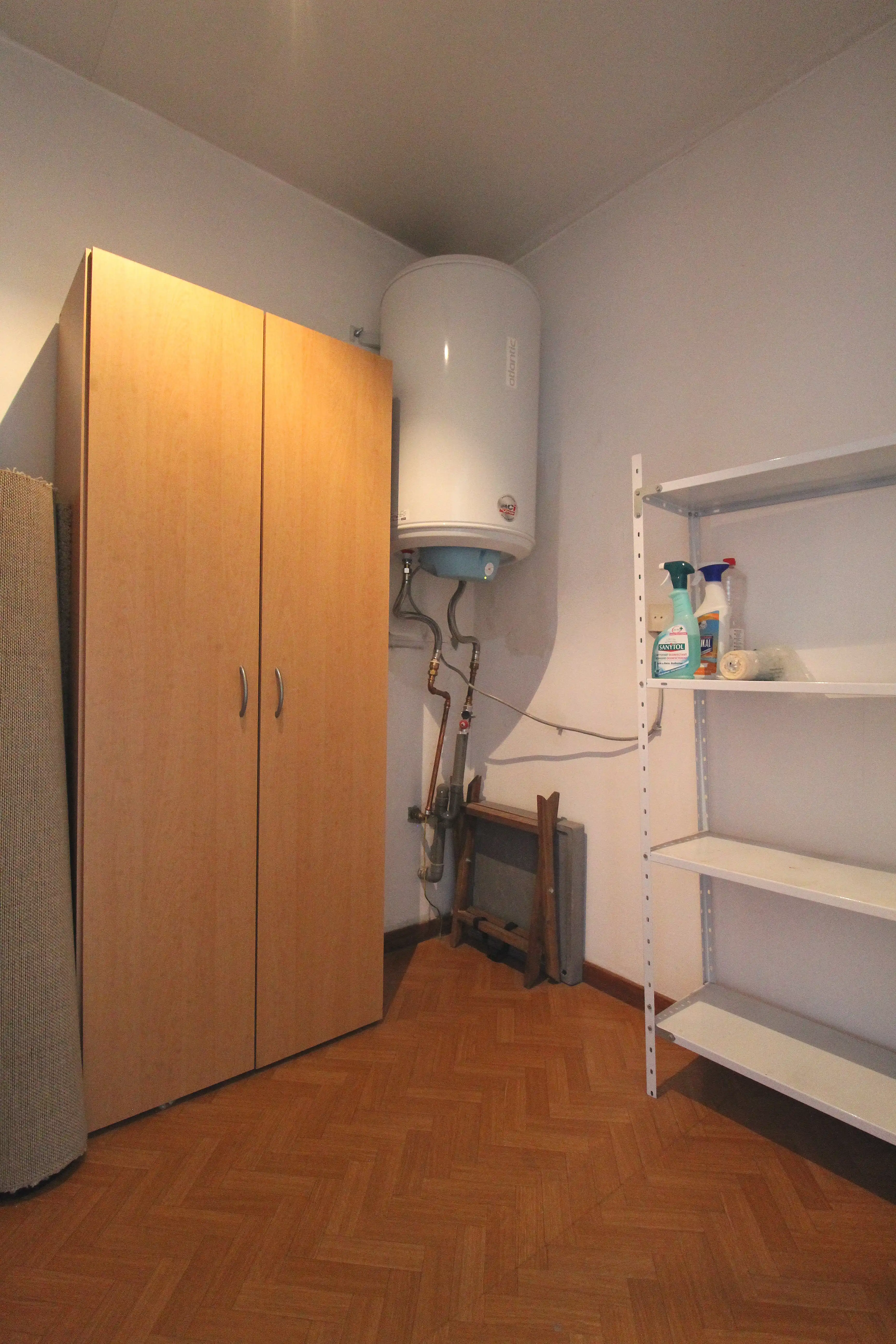 Instapklare, gesloten, bebouwing in residentiële woonwijk foto 11