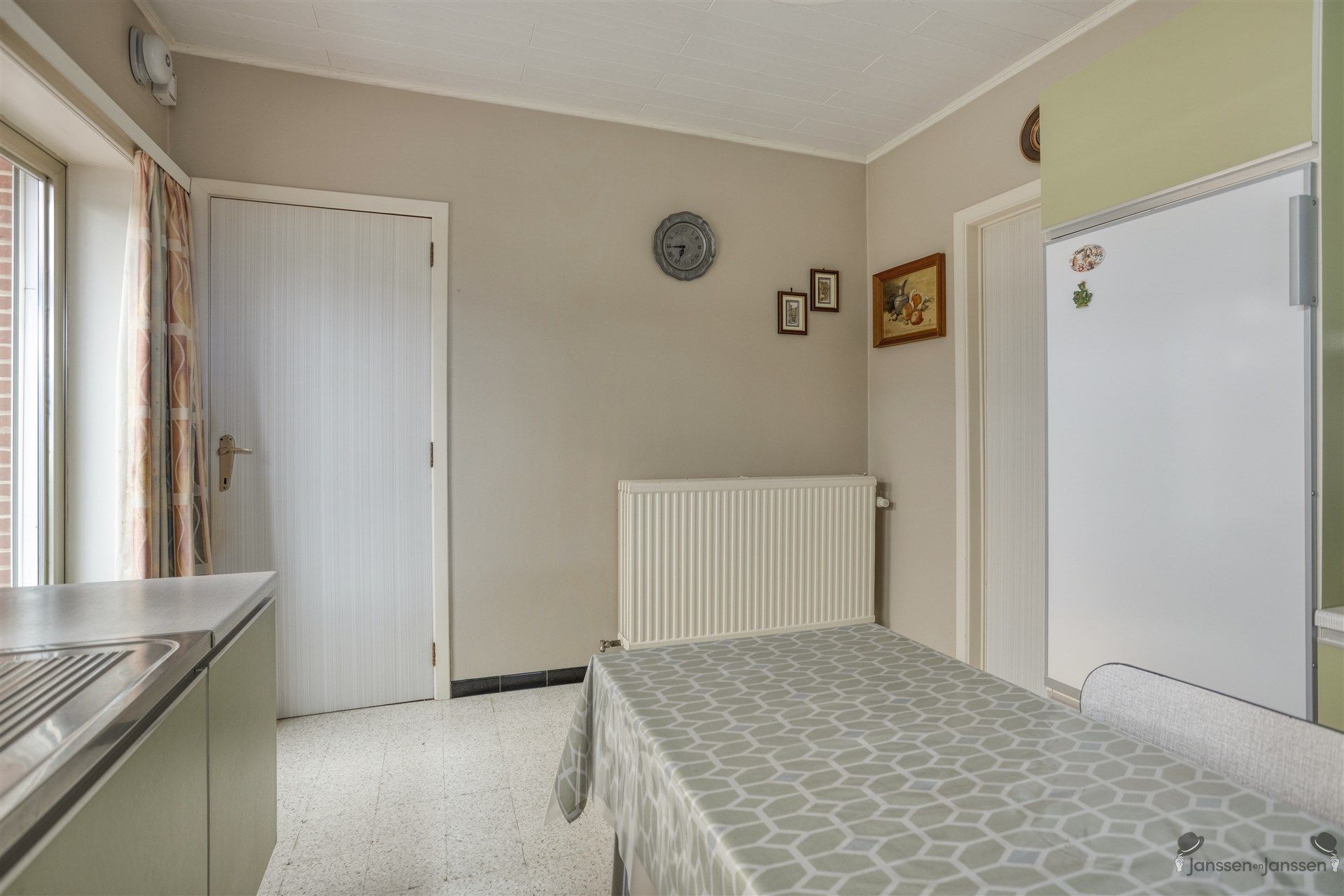 Charmante open bebouwing met prachtig uitzicht op de achtergelegen velden foto 8