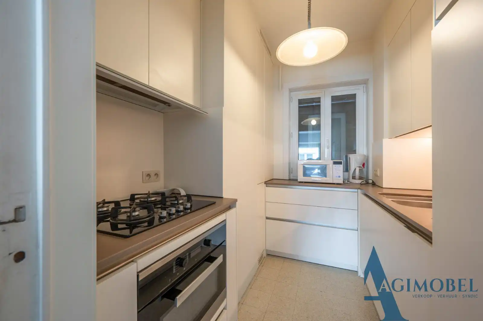 Compact 2-slaapkamerappartement met vleugje zij zeezicht, boordevol potentïeel en mogelijkheid tot aankoop garage in de directe omgeving . foto 8