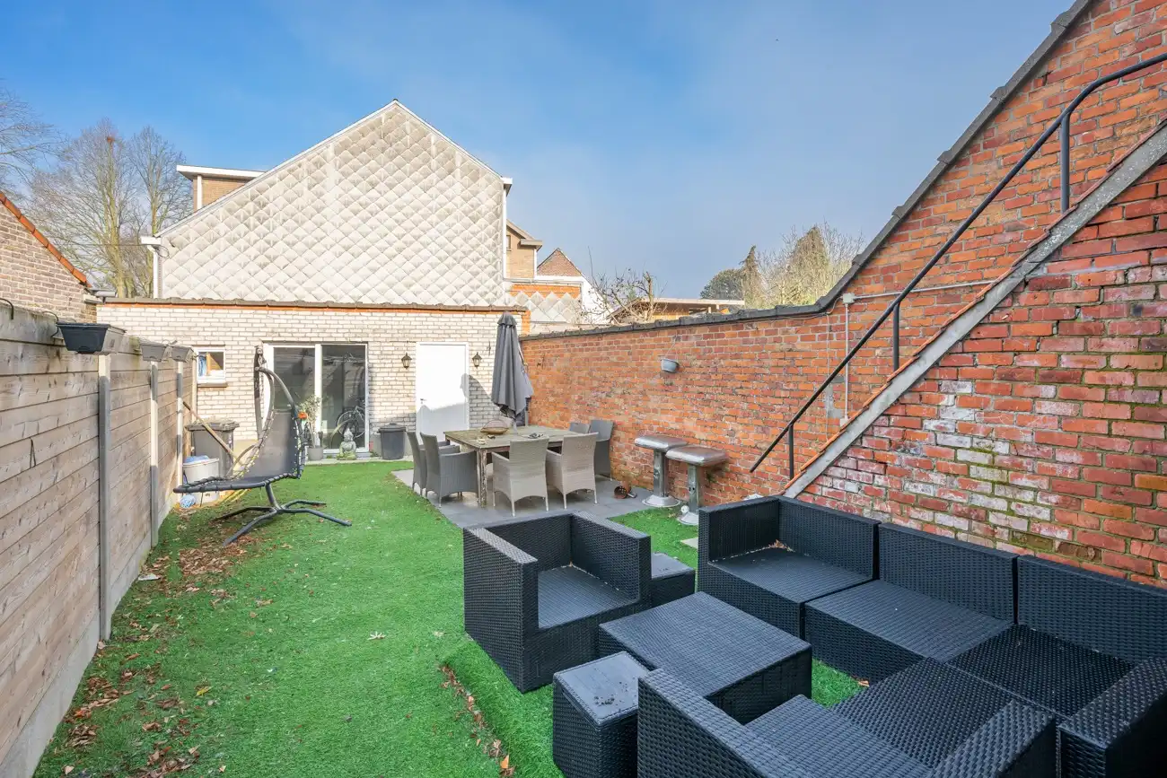 Charmante gesloten (kangoeroe)woning met heel wat potentieel op een gegeerde locatie in Oostakker! foto 17