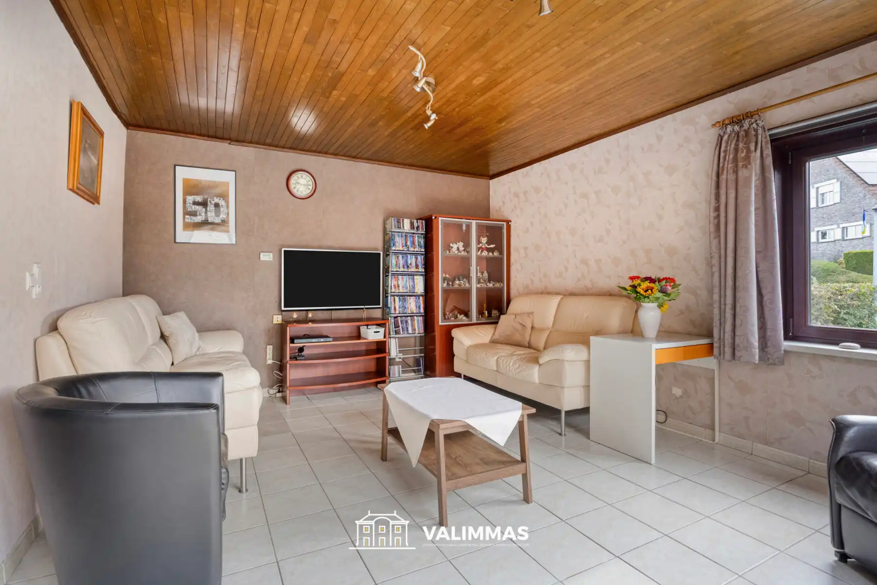 Zeer ruime vrijstaande woning met tuin, garage & bijgebouwen foto 25