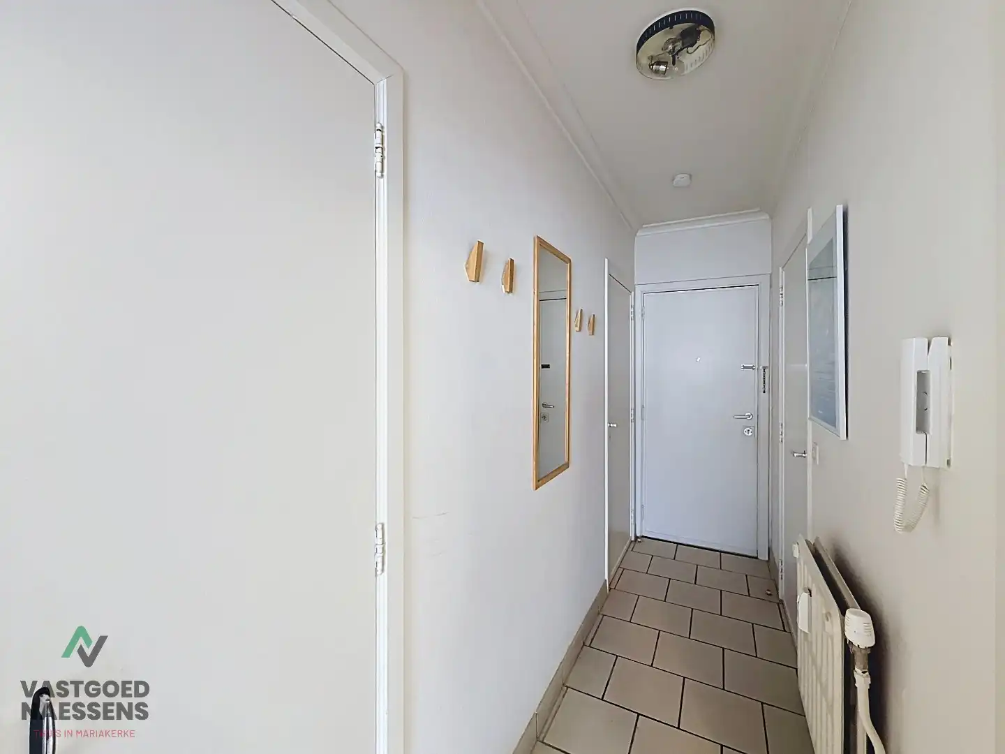 GEMEUBELDE STUDIO MET ZIJDELINGS ZEEZICHT foto 11