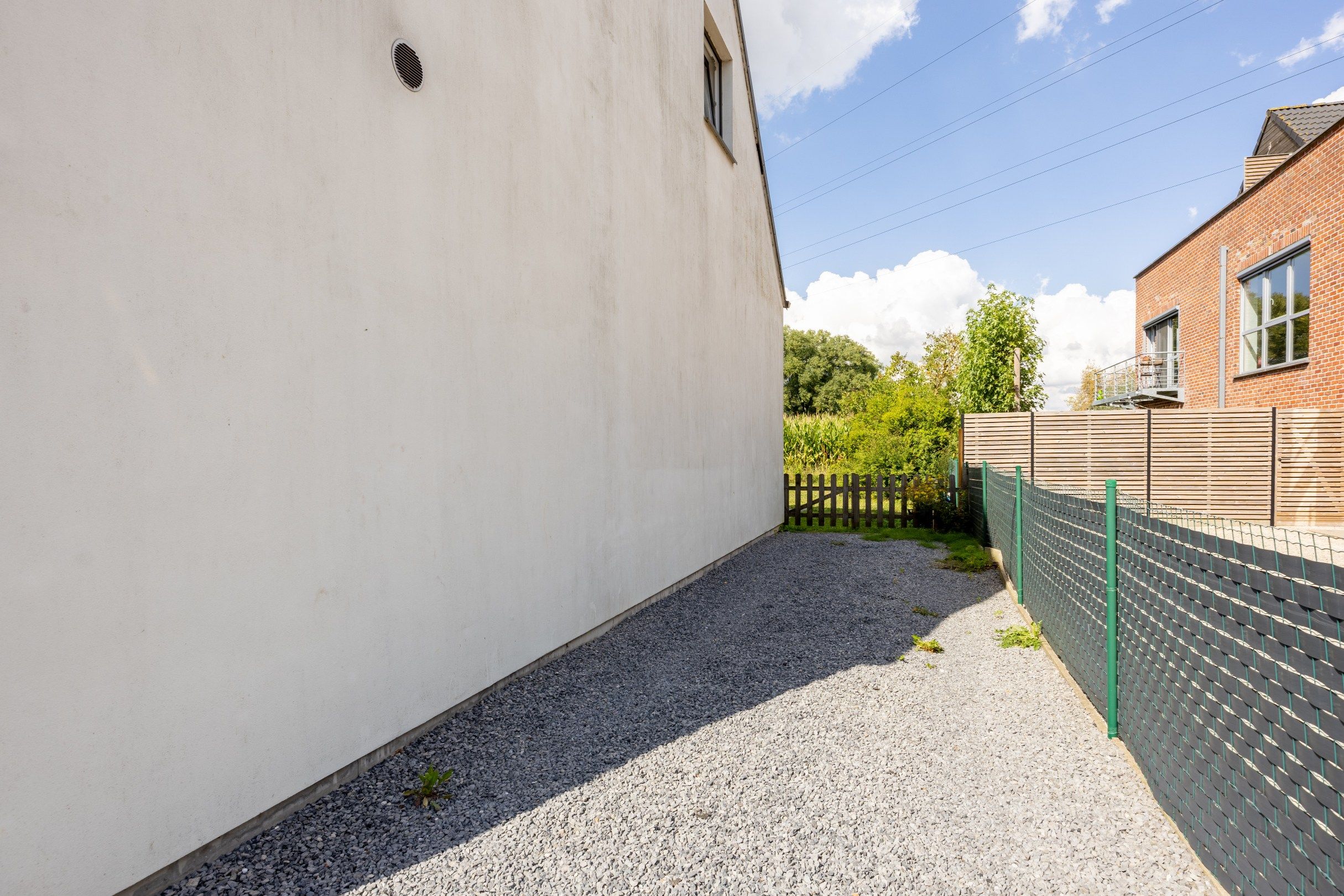 Instapklare halfopen woning met drie slaapkamers en tuin foto 15