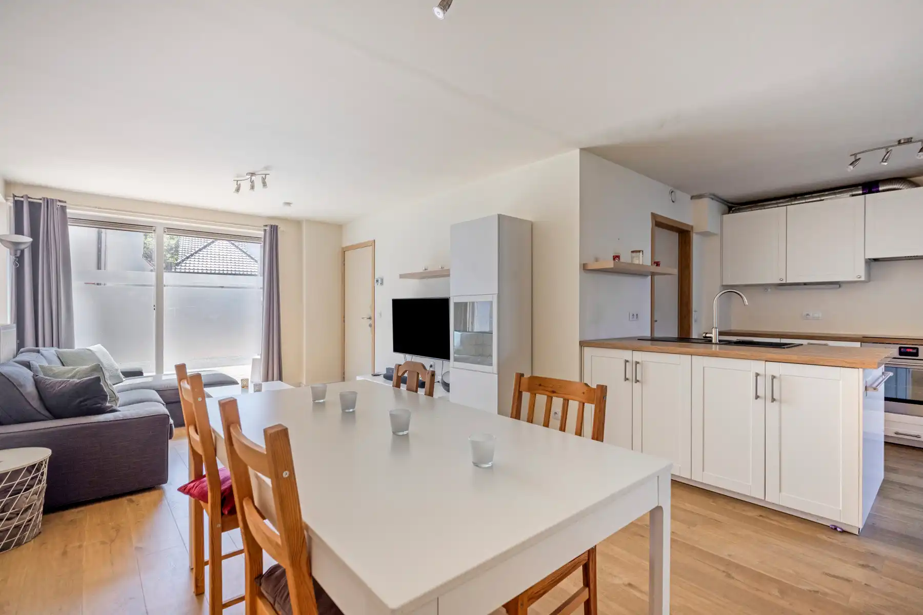 Recente energiezuinige woning met garage en zonnepanelen foto 3