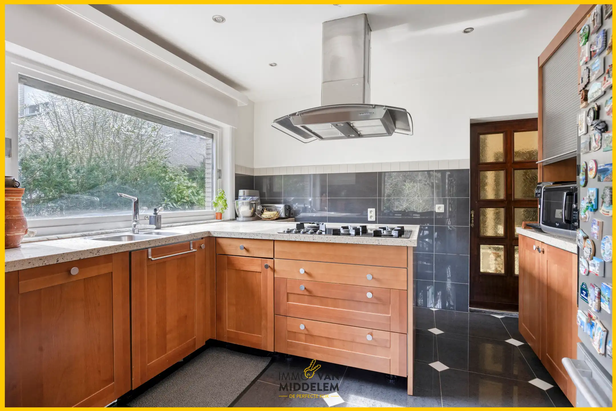 RUIME WONING MET 6 KAMERS EN GROTE TUIN foto 6