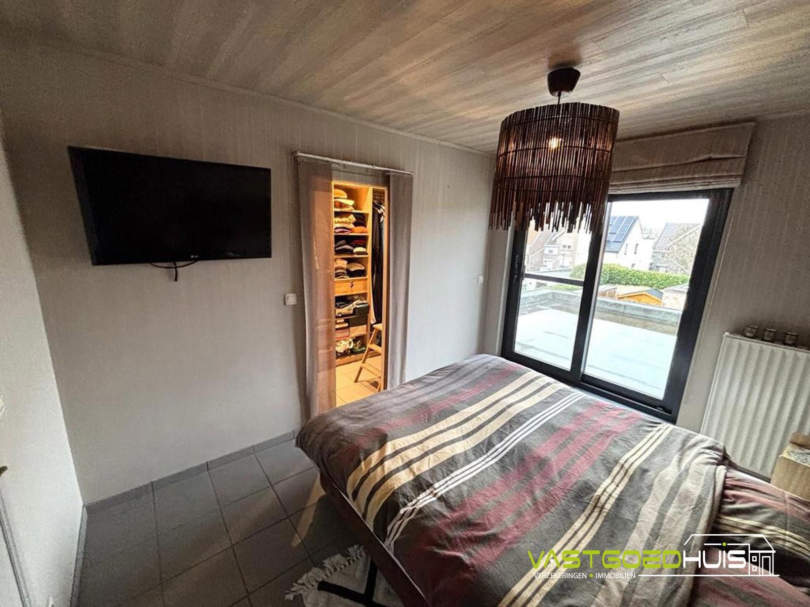 Zeer verzorgde woning met ruime garage en aangelegd terras foto 13