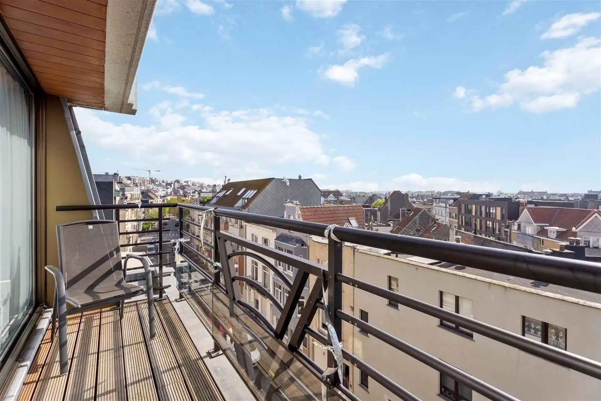CENTRALE LIGGING / STAANPLAATS foto 5