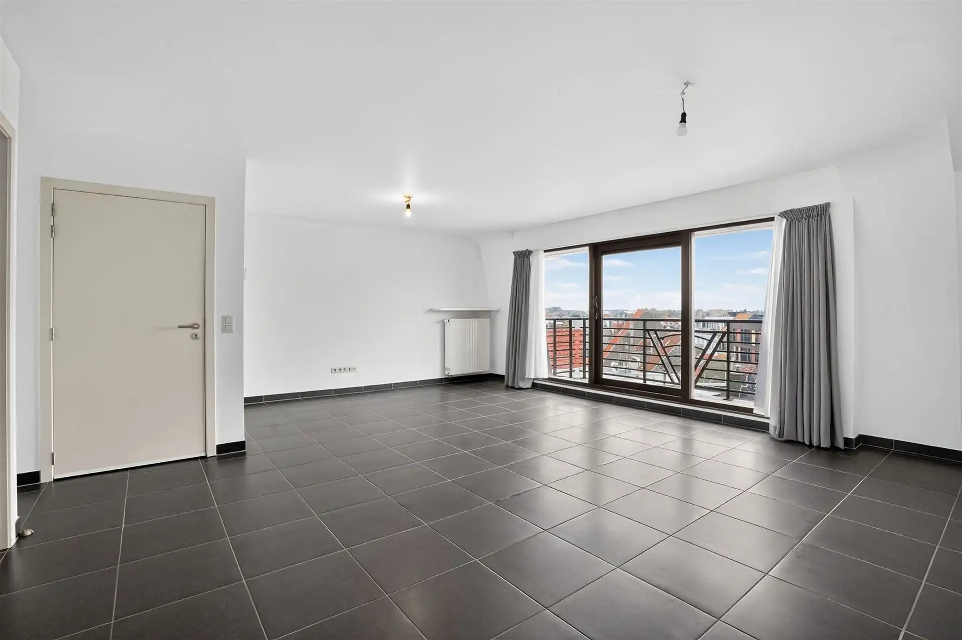 CENTRALE LIGGING / STAANPLAATS foto 5