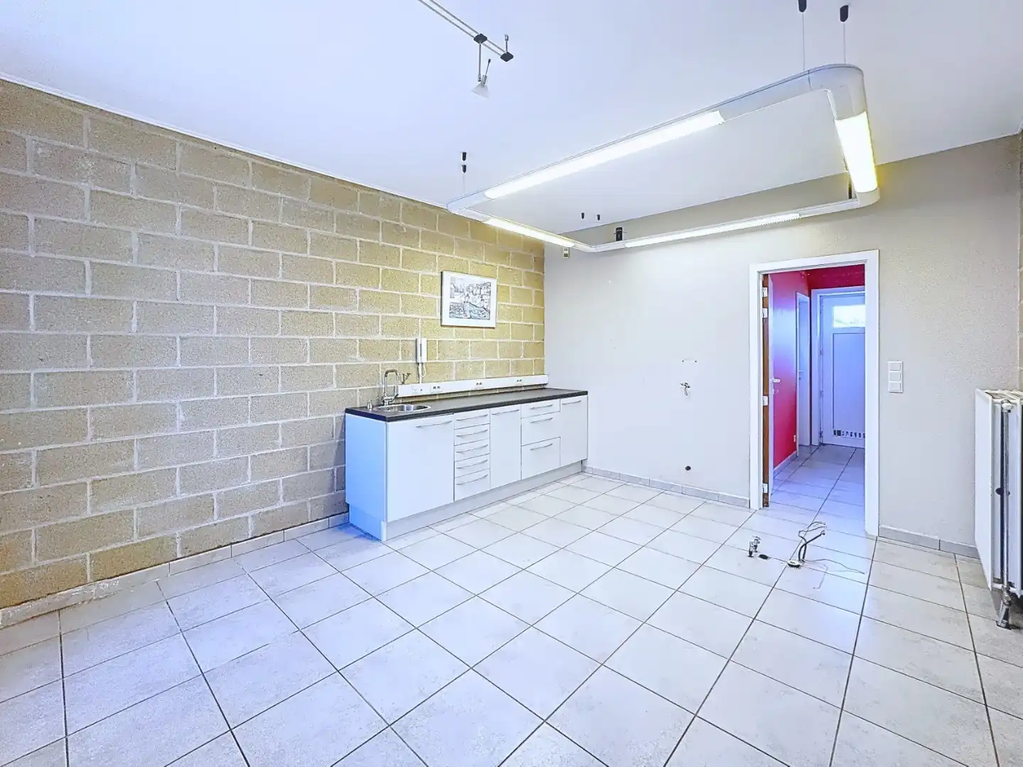 Handelspand/praktijkruimte gelegen in de dorpskern van Merendree foto 4