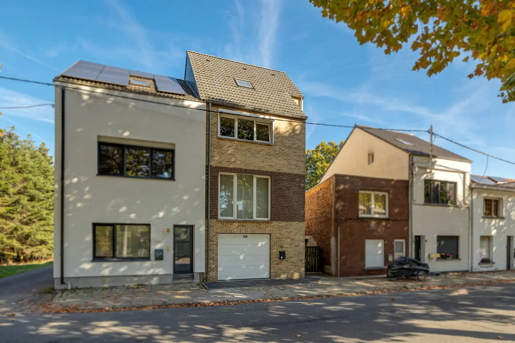 Ruime woning met garage en open uitzicht foto {{pictureIndex}}