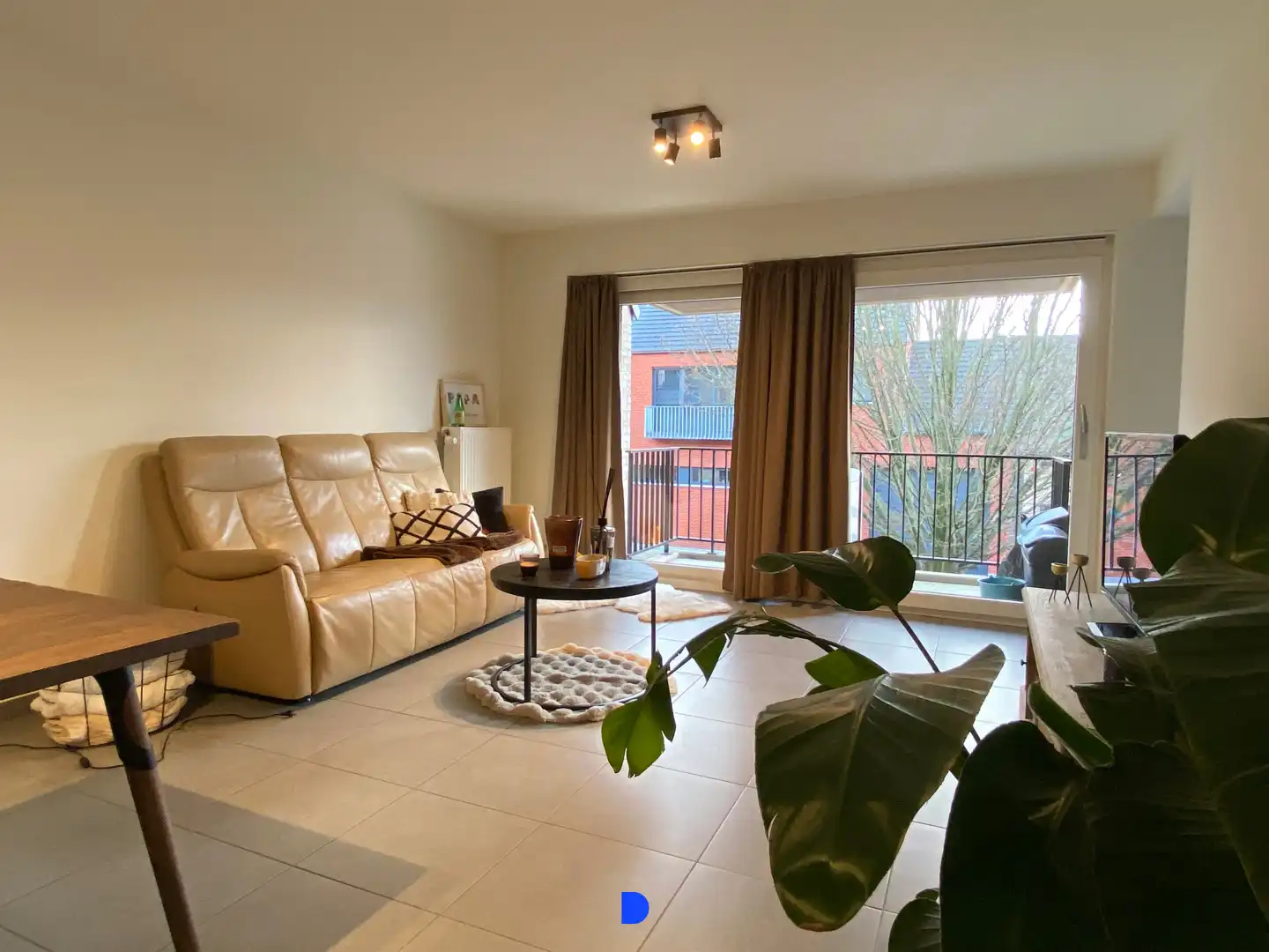 Comfortabel appartement met 2 slaapkamers en garage. foto 3