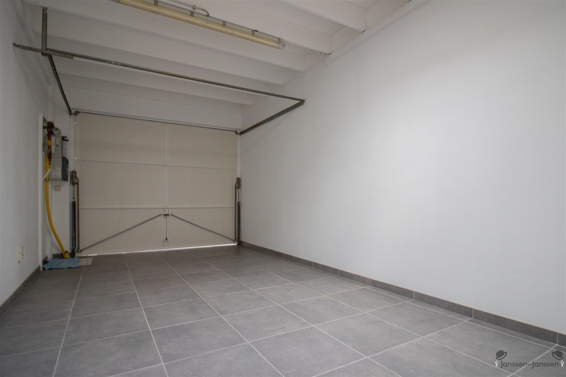 Ruime gerenoveerde gelijkvloerswoning op 544 m² met min. 3 slaapkamers en extra functionele ruimtes foto 12