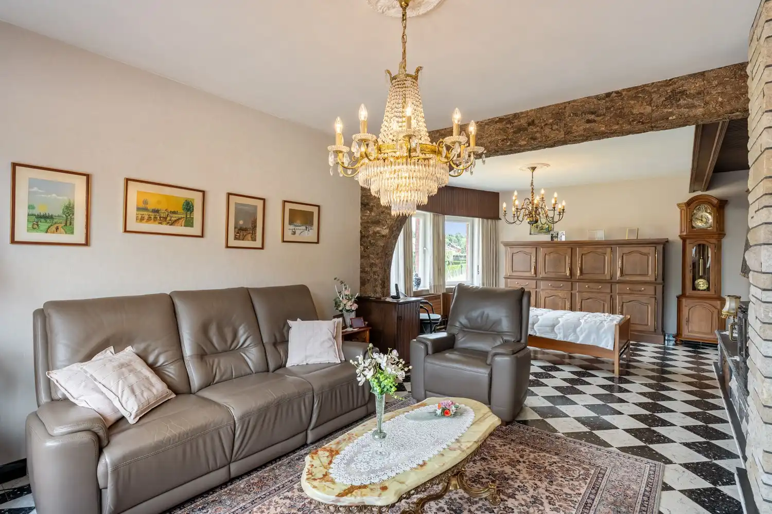 Te renoveren woning met 3 slaapkamers (en afgewerkte zolderkamer) op een perceel van 7 are 5 centiare te Gelrode. foto 4