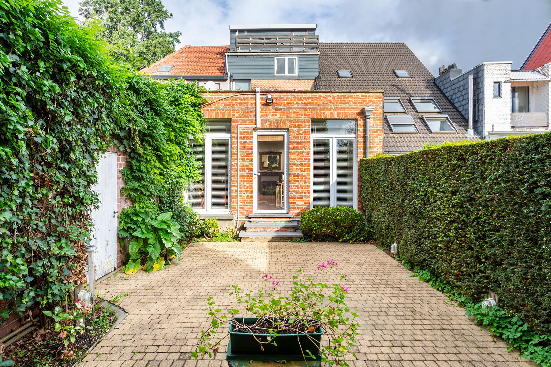 Ruime en lichtrijke woning met garage te Edegem foto 22