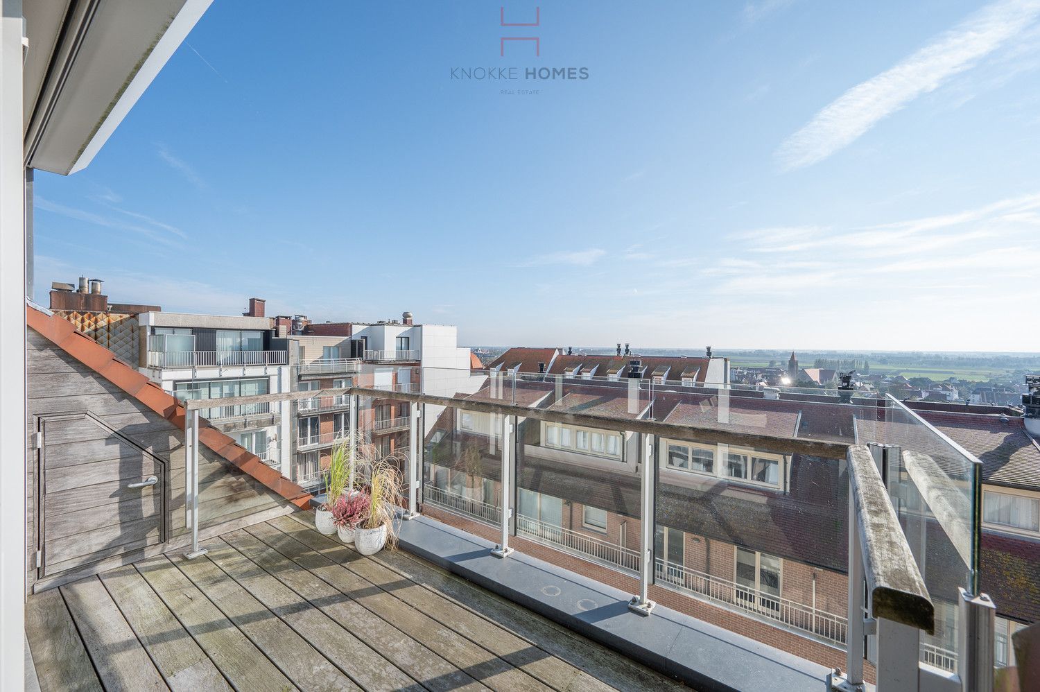 Bijzonder mooie duplex met 4 kamers en zongerichte terrassen op de zeedijk van Duinbergen foto 12