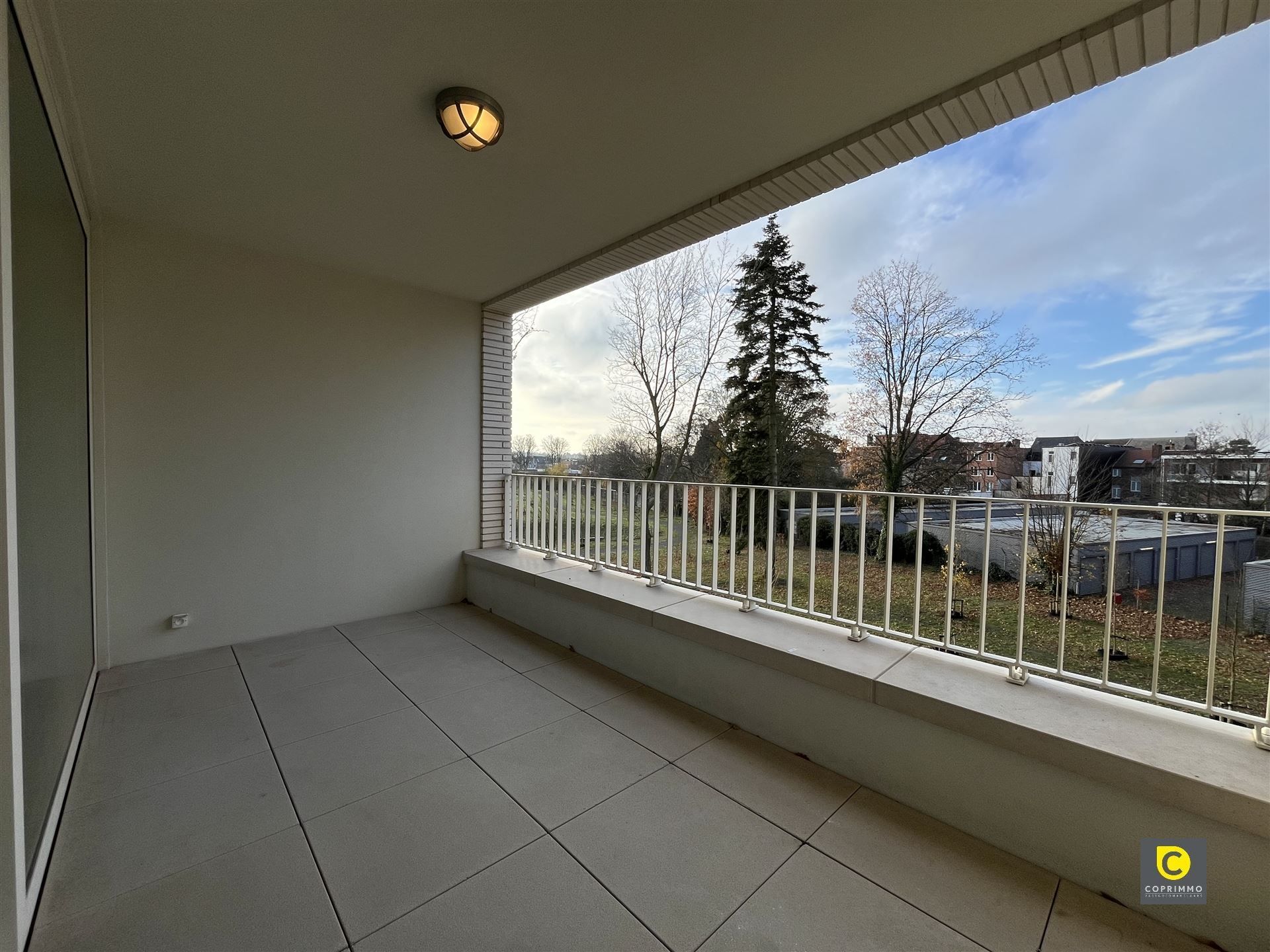 Nieuwbouw 2 slpks app met terras en staanplaats! foto 3