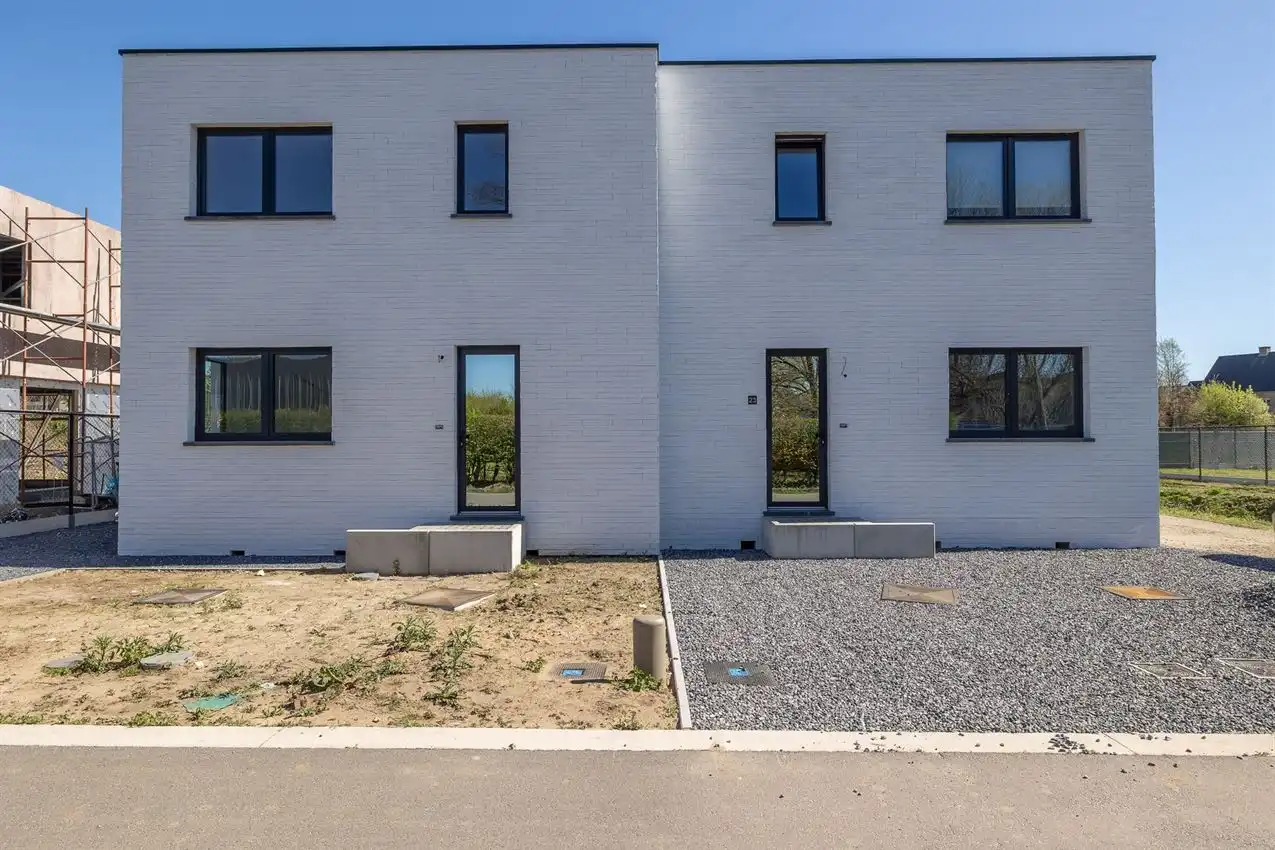 Kwalitatief afgewerkte nieuwbouwwoning met 3 slk. foto 34