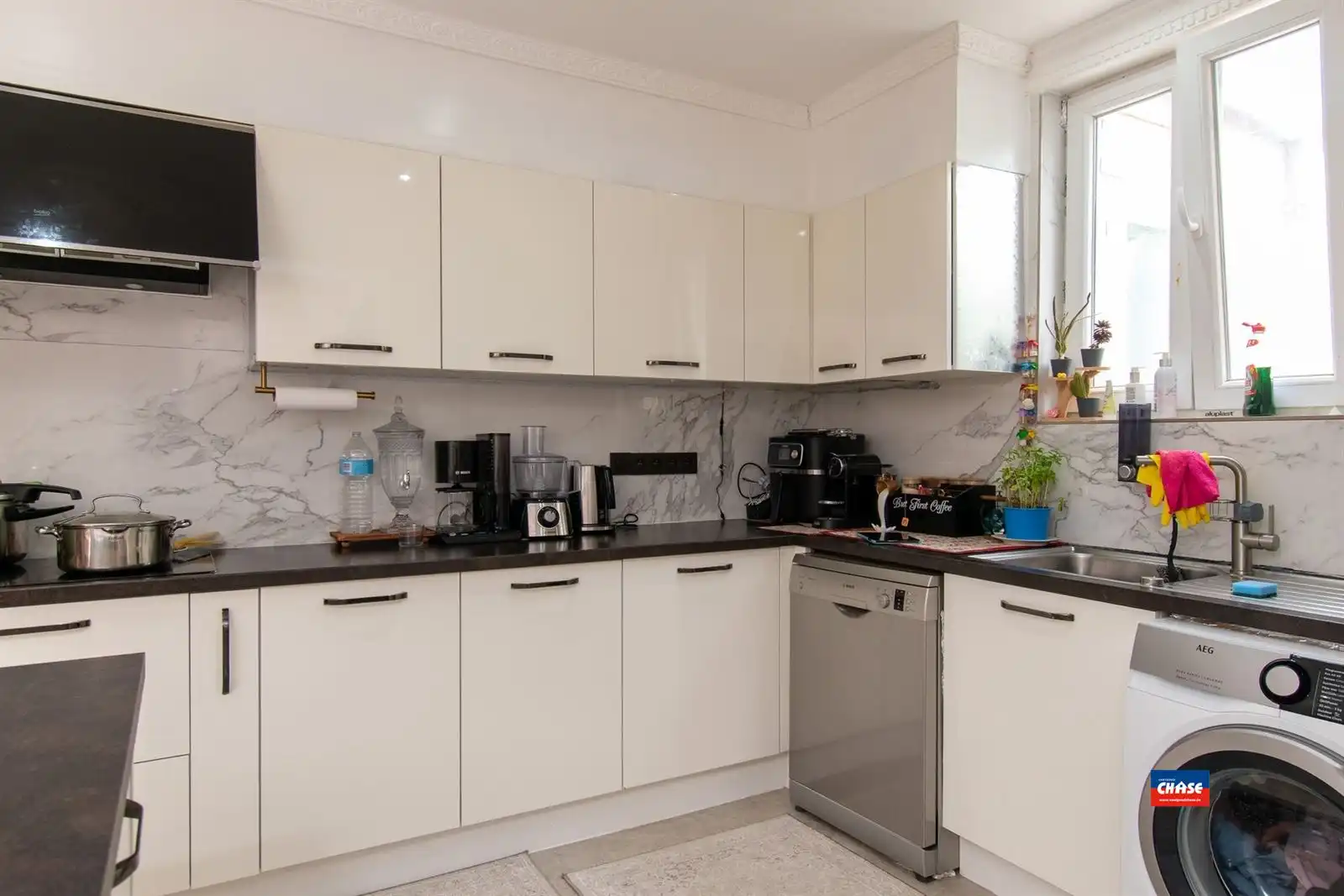 Gerenoveerde woning met 4 slpks + bureau en tuintje foto 6