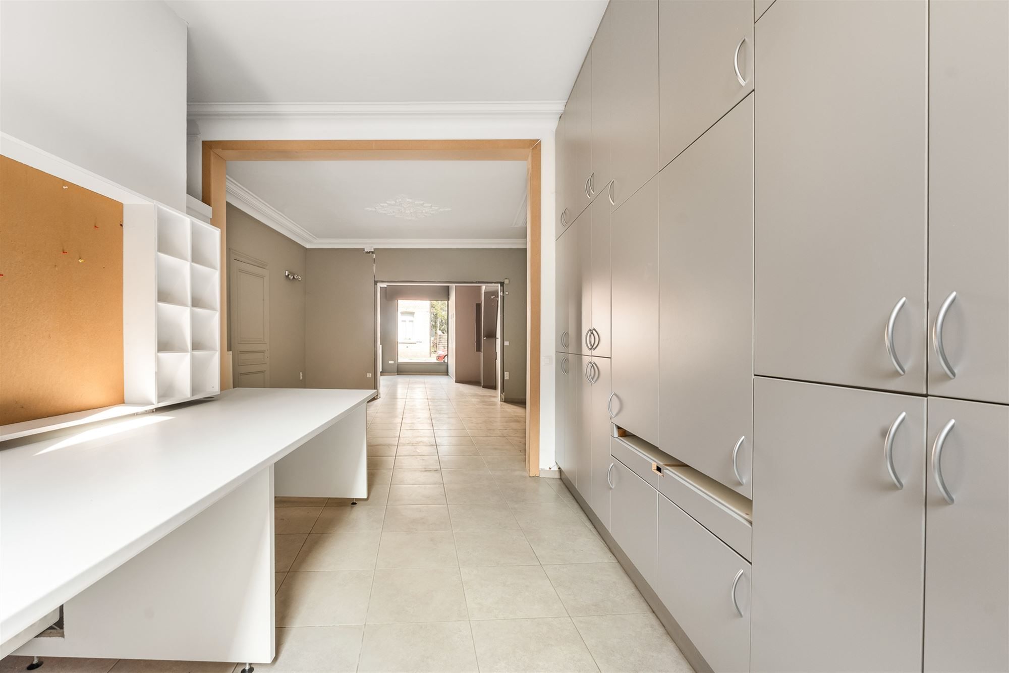 HANDELSPAND OP PERFECTE LOCATIE MET ENORME VISIBILITEIT foto 7