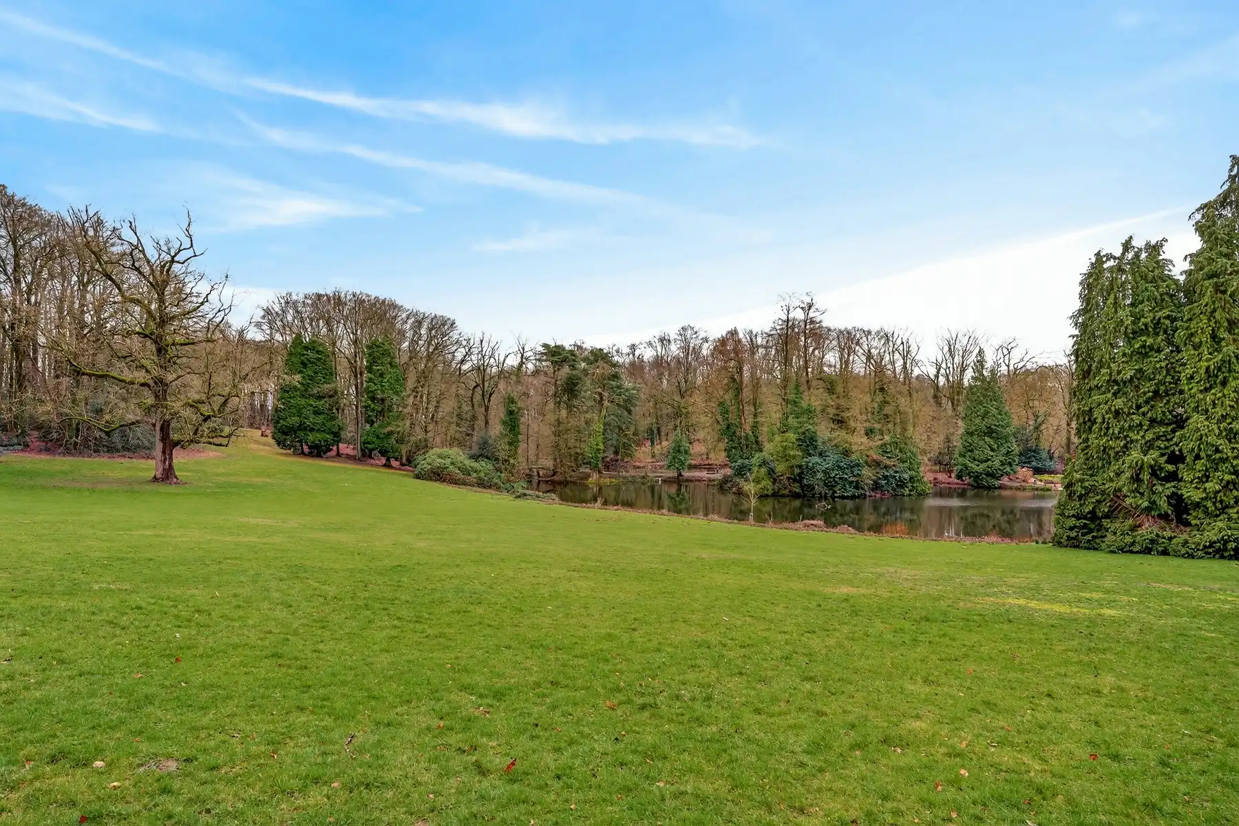 Ruime bel-étage met 4 slaapkamers en groen uitzicht foto 20