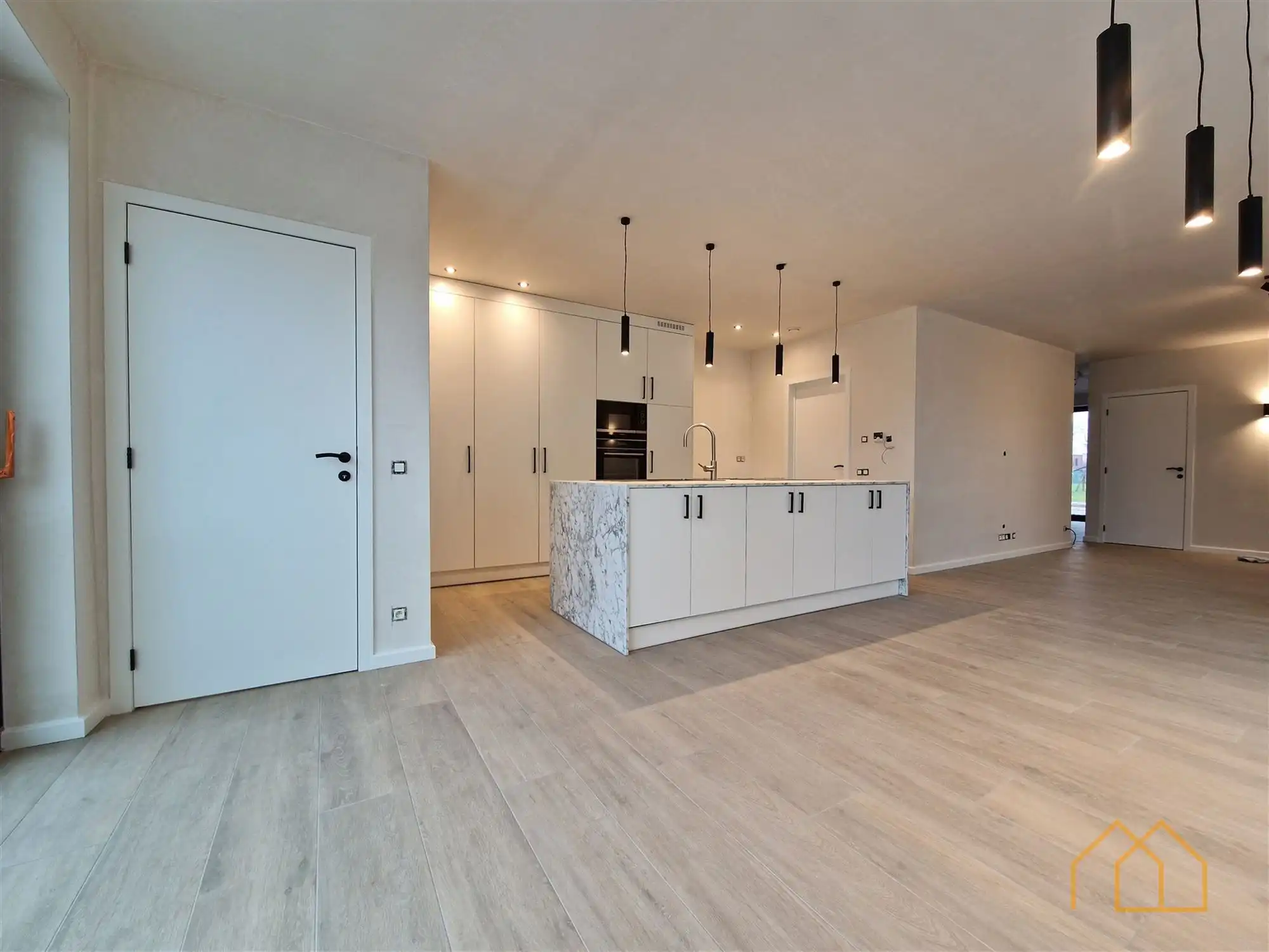 Moderne nieuwbouw met tuin en 3slk foto 7