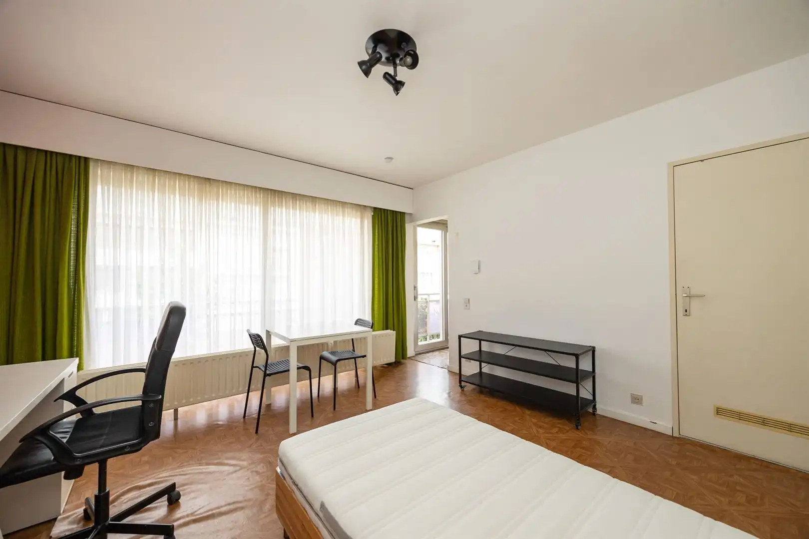 Studio nabij dorpskern Kapellen foto 2