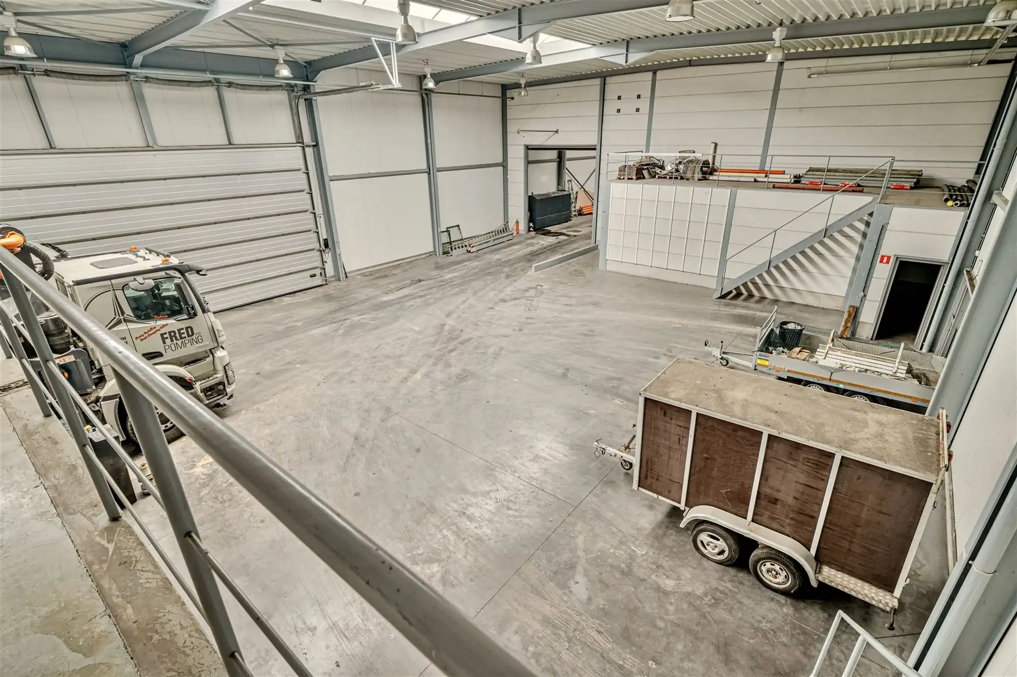 Zeer goed gelegen magazijn van ca 450 m2 foto 7