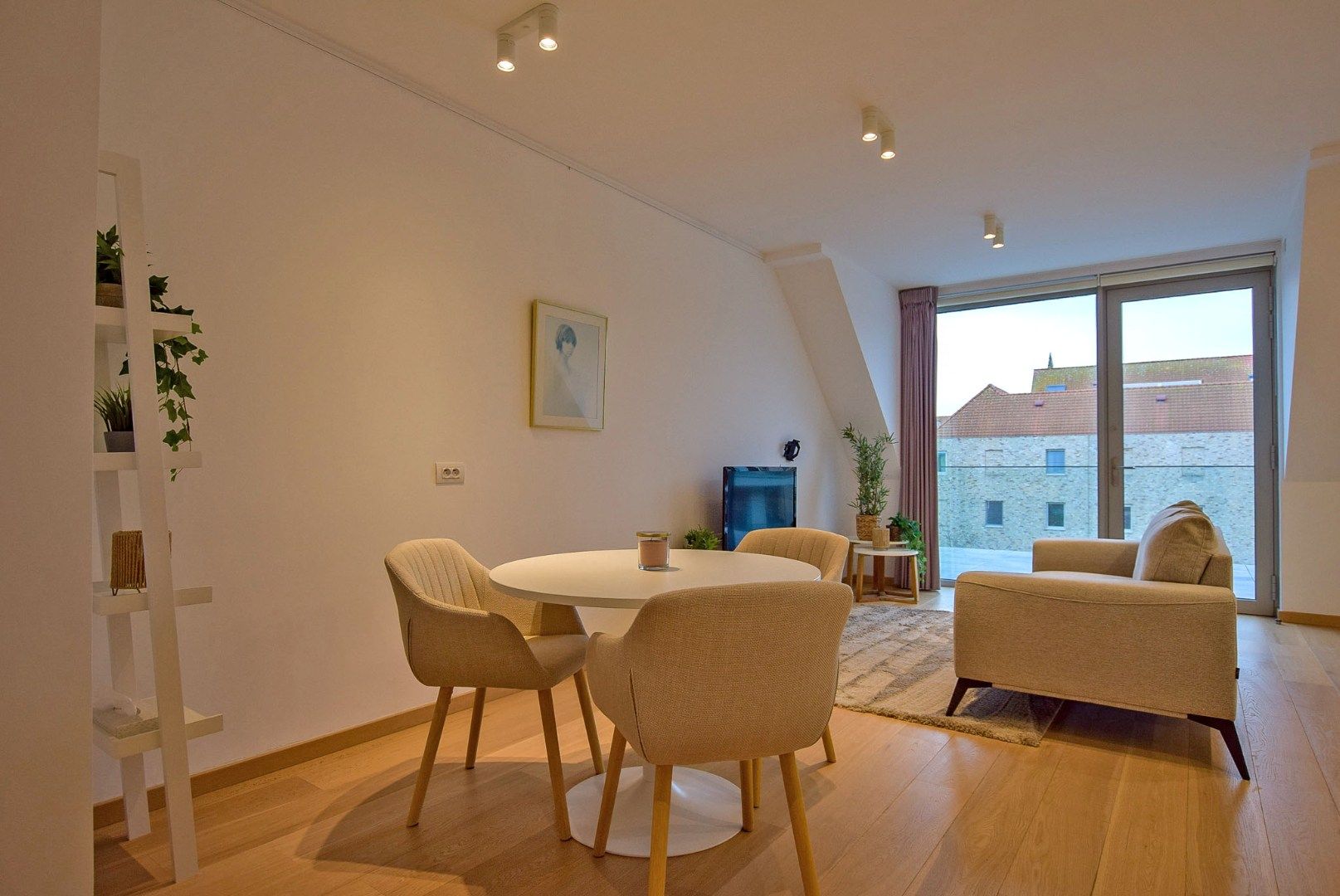 Prachtig 1-slaapkamerappartement (assistentiewoning) in Residentie Clarenhof, uniek wonen in hartje Nieuwpoort.  foto 3