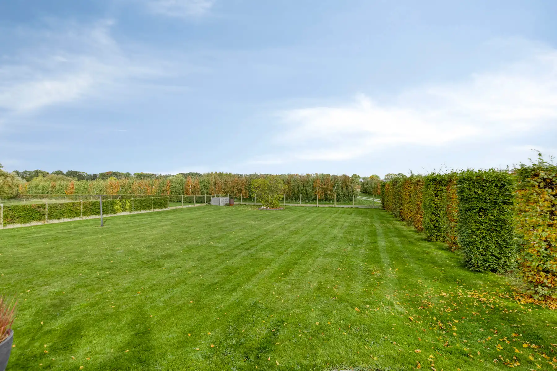 Hoofdfoto van de publicatie: Huis met opslag, ruime tuin en mog. tot kangeroe/zorgwoning