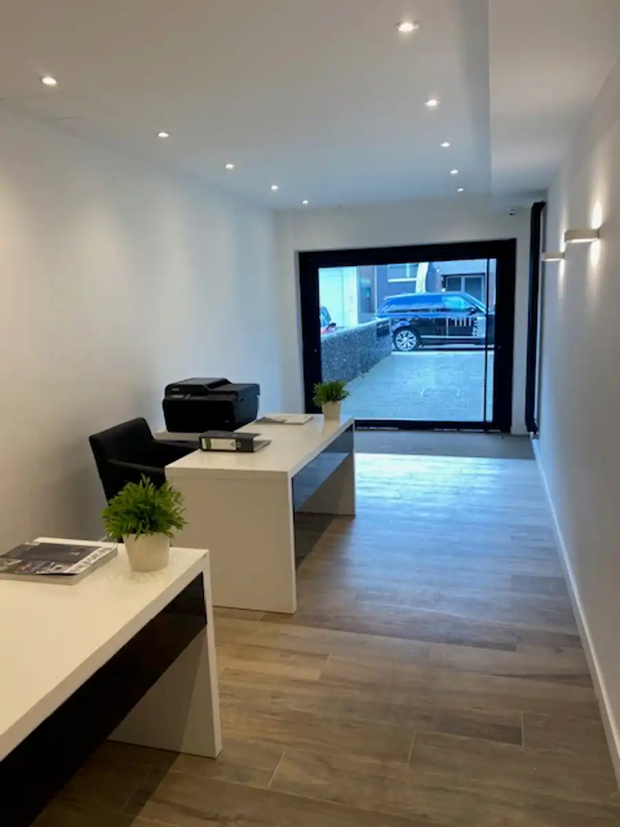 Centraal gelegen gemeubelde kantoorruimte foto 4