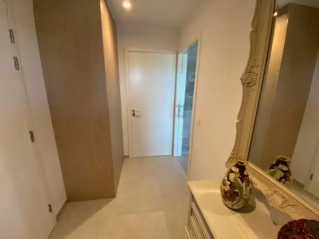 Ruim en instapklaar appartement met 3 slaapkamers, 2 terrassen en garage. foto 4