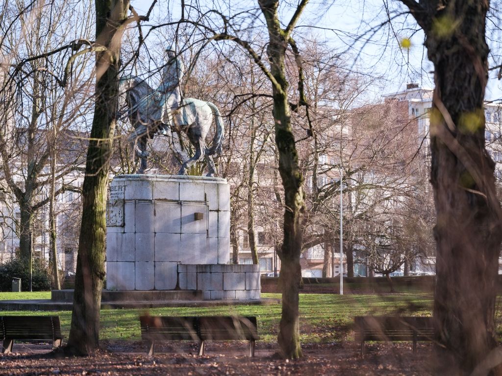 Instapklaar en ruim appartement met twee volwaardige slaapkamers en prachtig zicht op het Zuidpark. foto 21