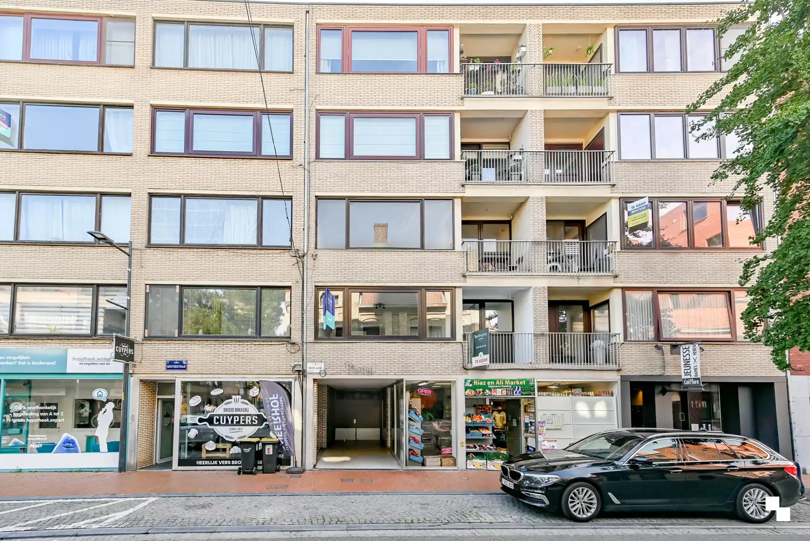 Gerenoveerd appartement met twee slaapkamers & airco in centrum Izegem foto 22
