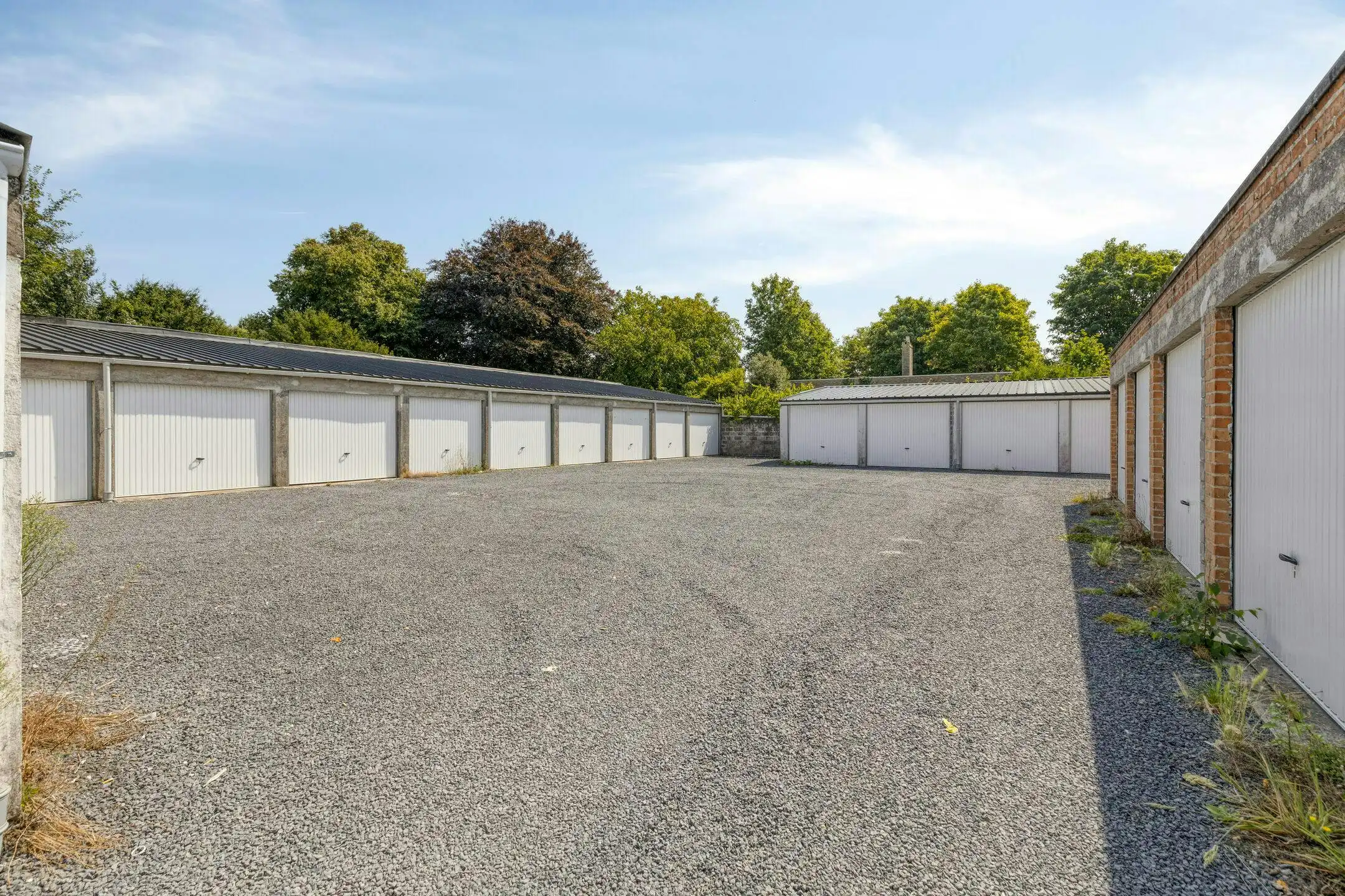 Garagebox te koop gelegen vlakbij het centrum te De Panne. foto 3